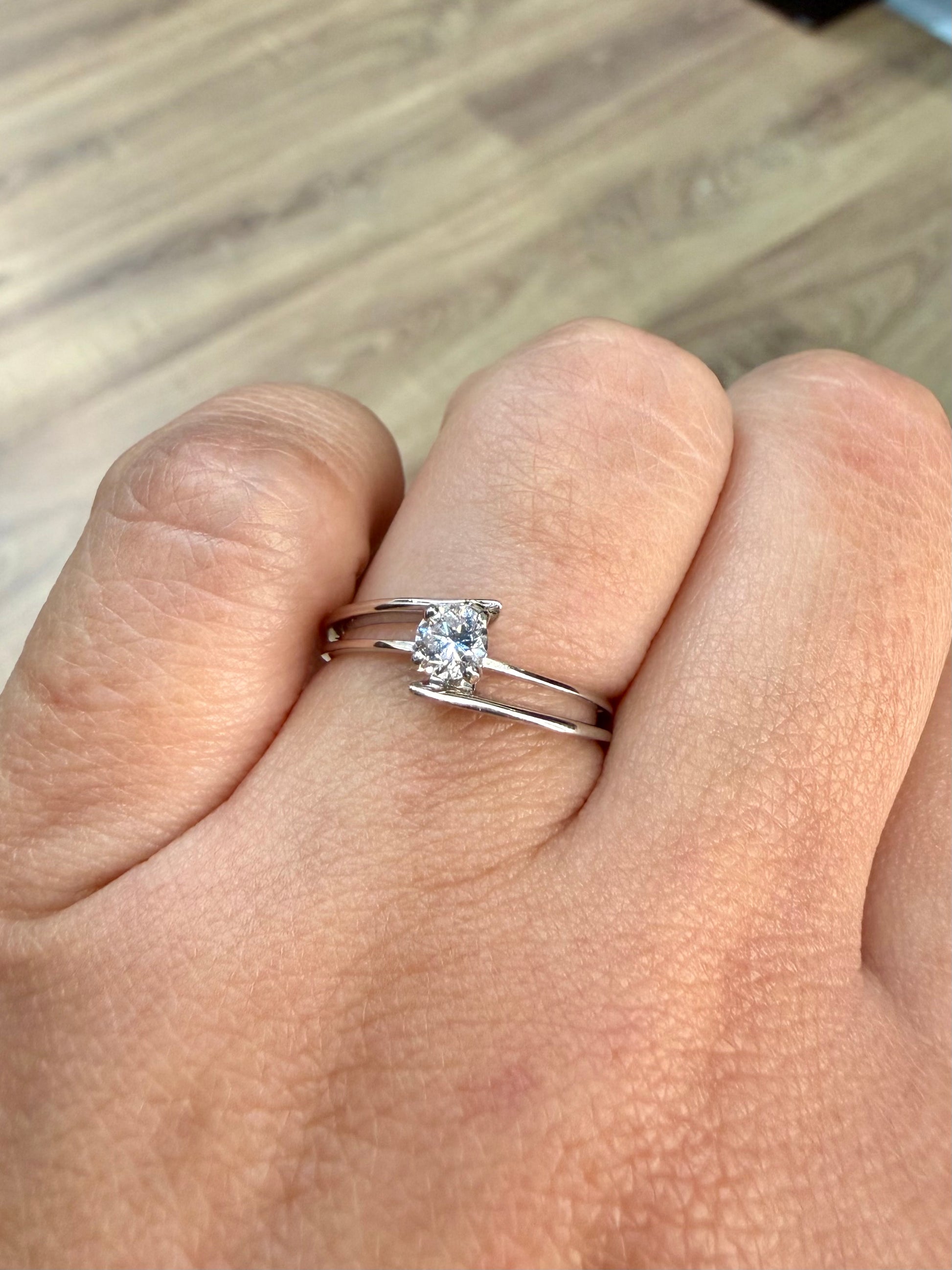 Oro Blanco 14k Redondo 0.20ct de Diamantes Naturales                            Anillo Compromiso OF2308