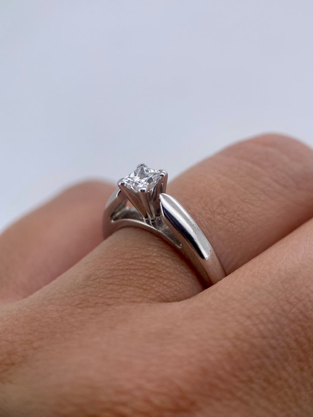 Oro Blanco 14k Princess 0.58ct de Diamantes Naturales                            Anillo Compromiso OF1865