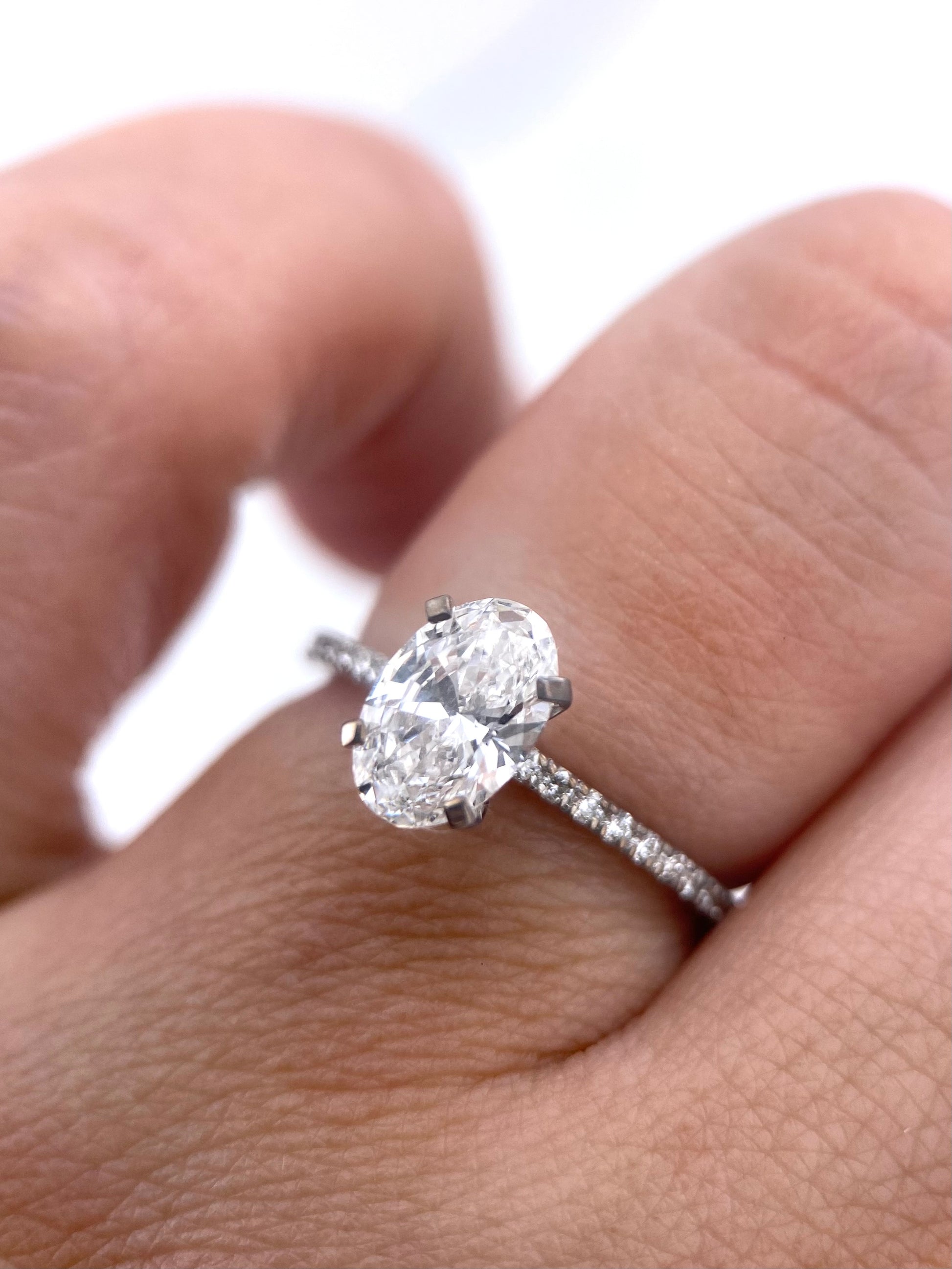 Diamante Laboratorio IGI Oval 1.00ct+0.16ct Oro Blanco-Anillo de Compromiso