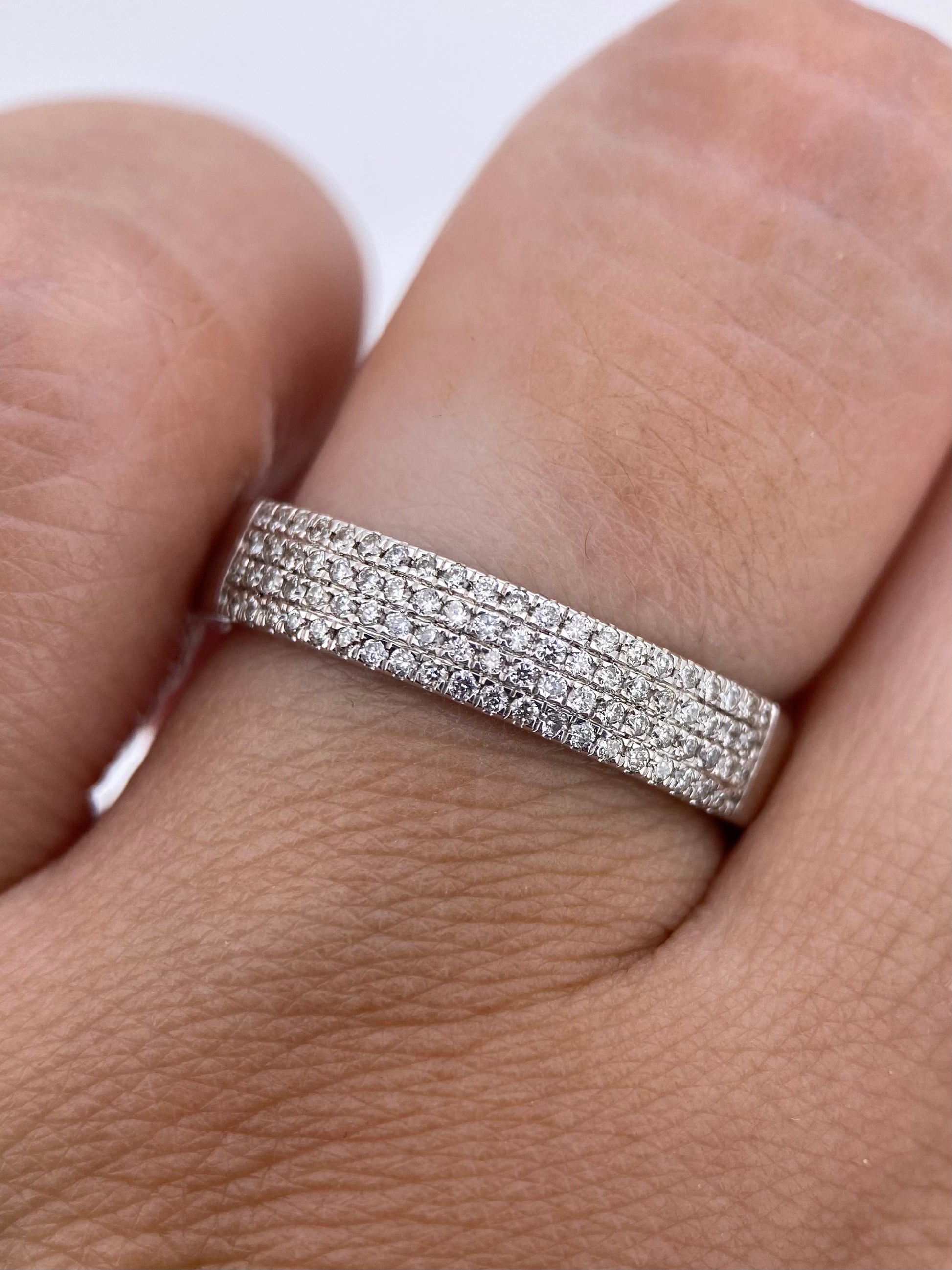 Churumbela 4 líneas 0.35ct Oro 14k Blanco.            OF2363