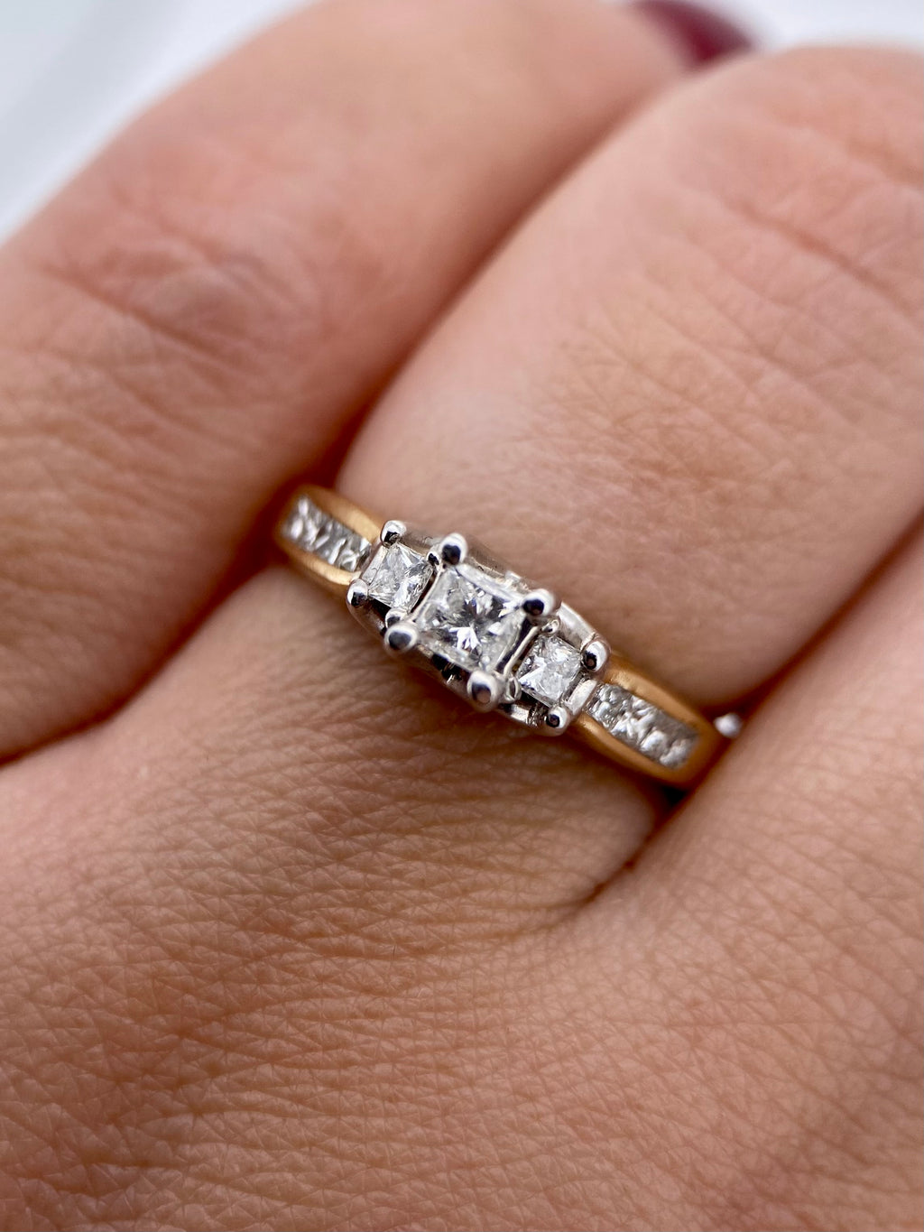 Oro Blanco 14k Princes 0.20ct + 0.35ct de Diamante Natural.                                                  Anillo Compromiso OF1713