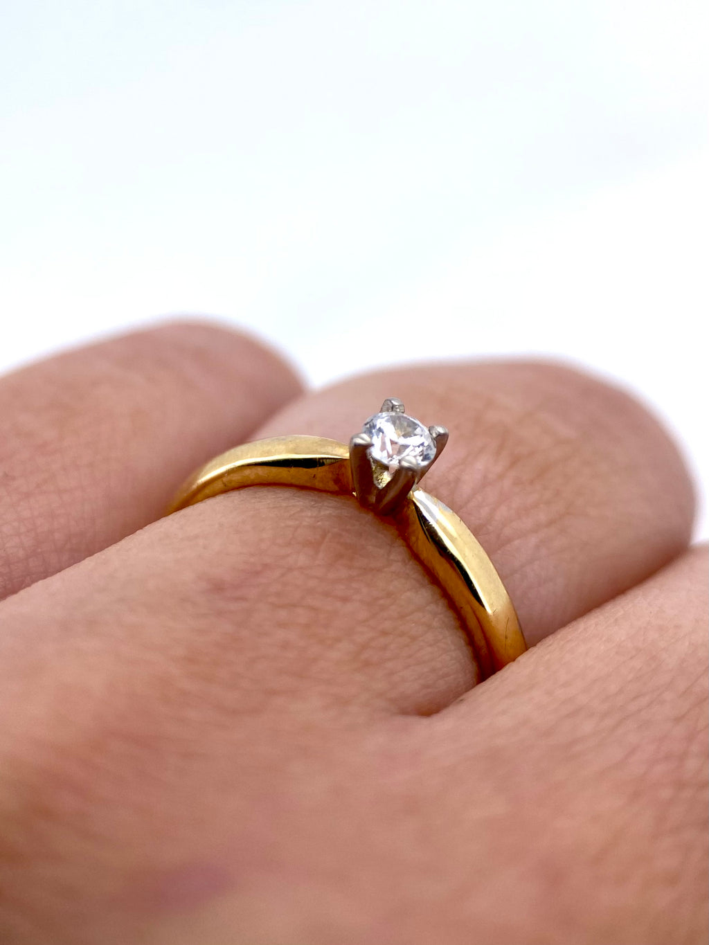 Oro Amarillo 14k Redondo 0.15ct de Diamante Natural                              Anillo Compromiso OF2095