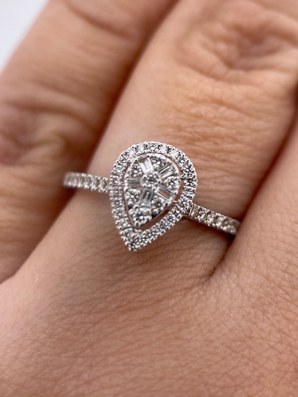 Oro Blanco 14k Pera 0.55ct de Diamantes Naturales                            Anillo Compromiso OF2248