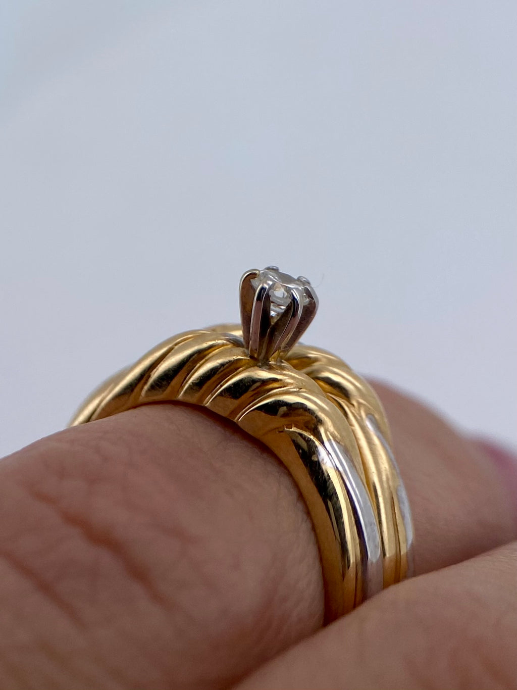 Oro Amarillo 14k Redondo con Alianza 0.13ct + 0.04ct de Diamantes Naturales                            Anillo Compromiso OF1610