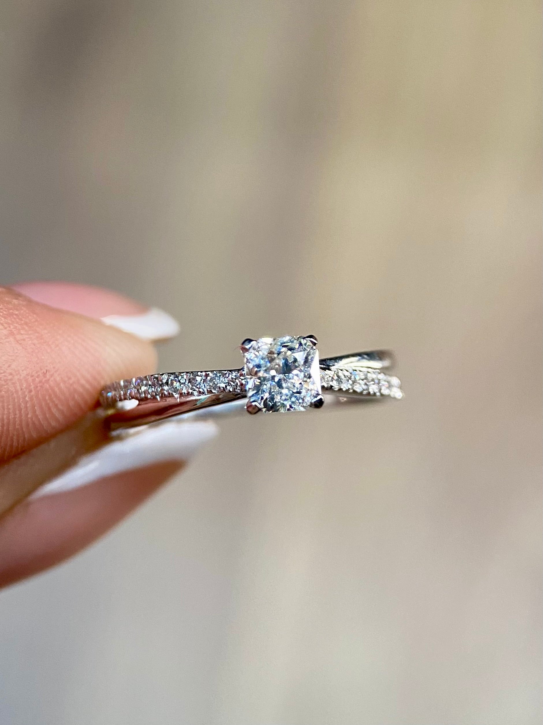 Oro Blanco 14k Redondo 0.30ct + 0.16ct Lde Diamantes Naturales                            Anillo Compromiso OF2300