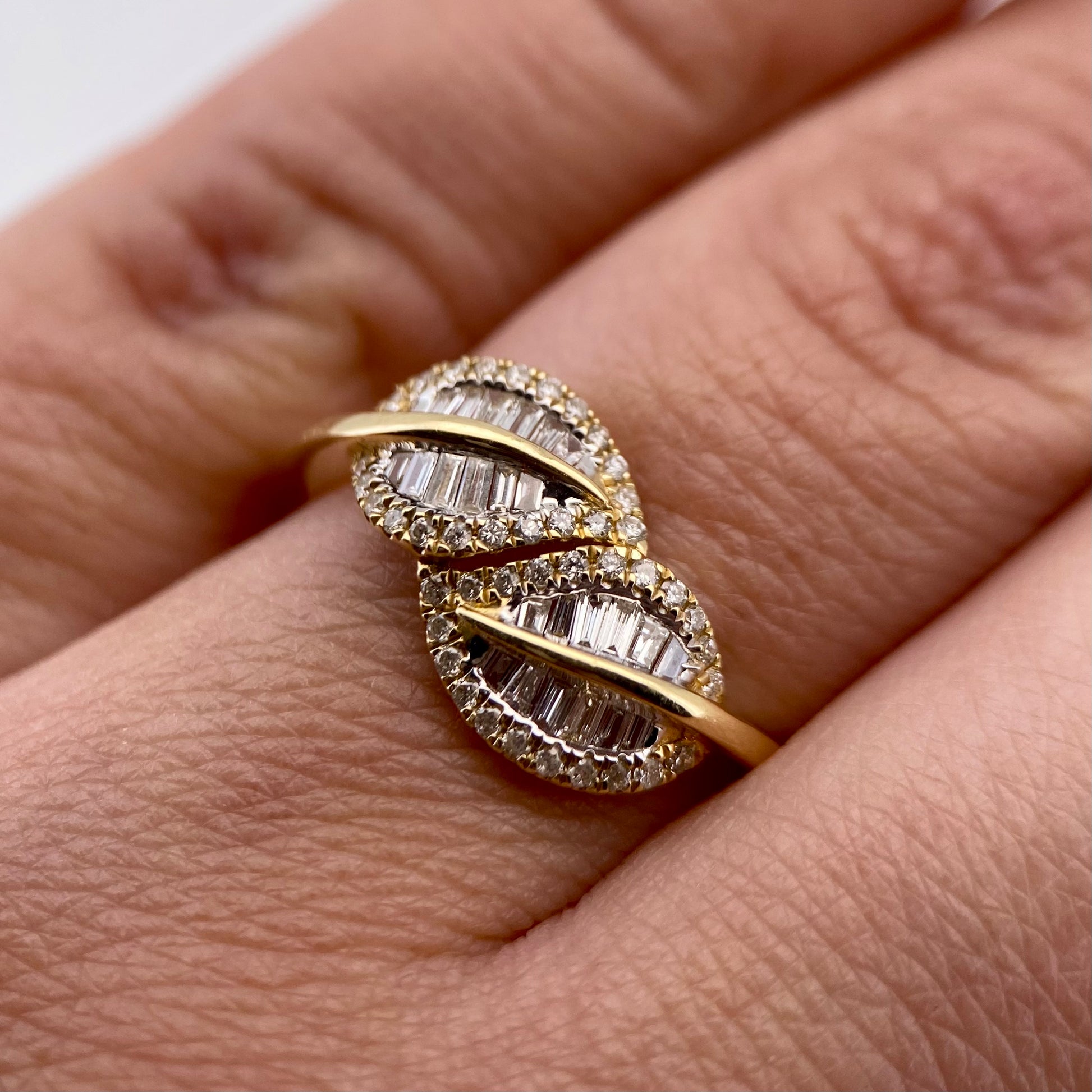 Oro Amarillo 14k Baguette 0.35ct de Diamantes Naturales                            Anillo Compromiso OF2316