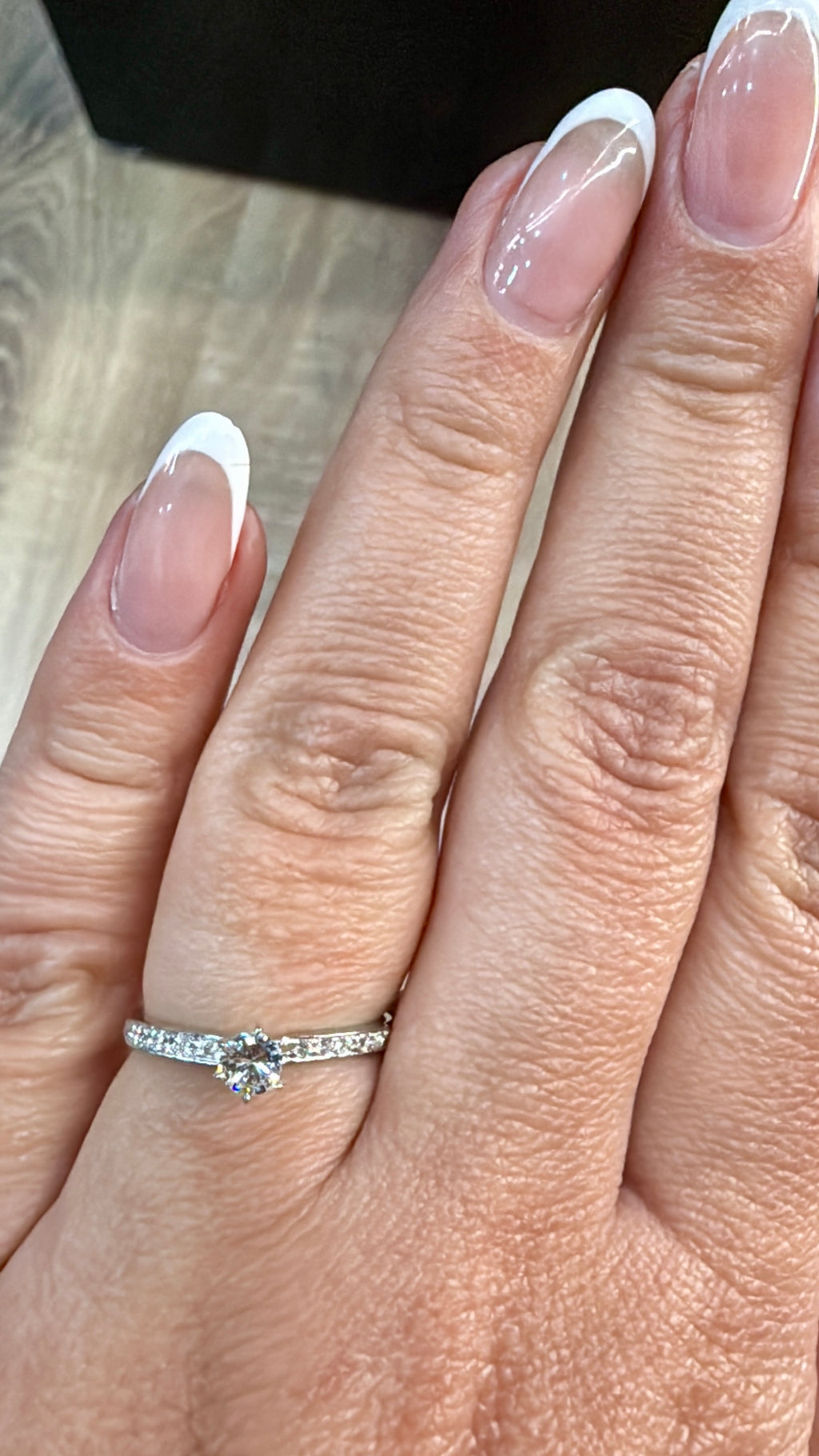 Oro Blanco 14k Redondo 0.20ct + 0.10ct Lde Diamantes Naturales                            Anillo Compromiso OF2307