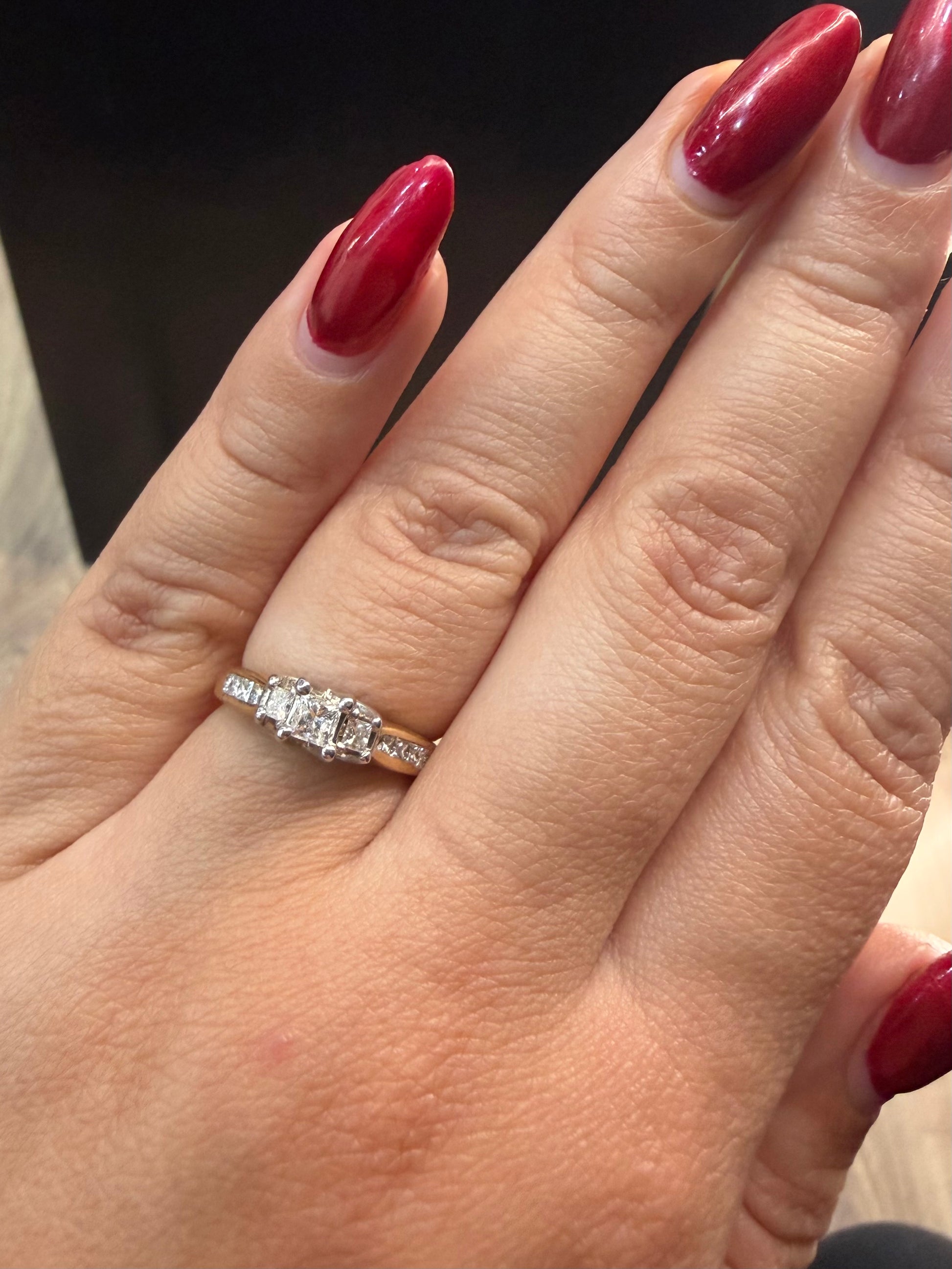 Oro Blanco 14k Princes 0.20ct + 0.35ct de Diamante Natural.                                                  Anillo Compromiso OF1713