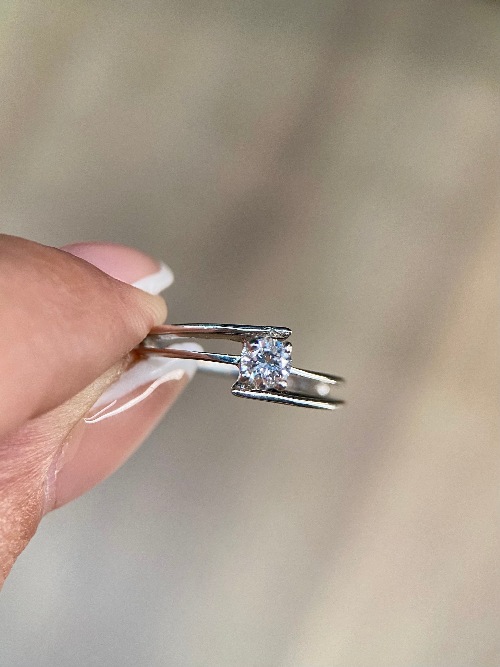 Oro Blanco 14k Redondo 0.20ct de Diamantes Naturales                            Anillo Compromiso OF2308