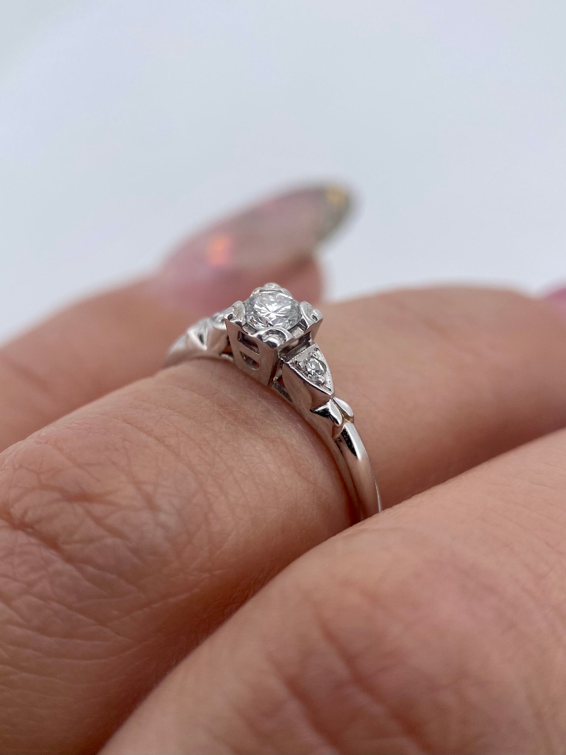 Oro Blanco 14k Redondo 0.15ct de Diamantes Naturales                            Anillo Compromiso OF1631