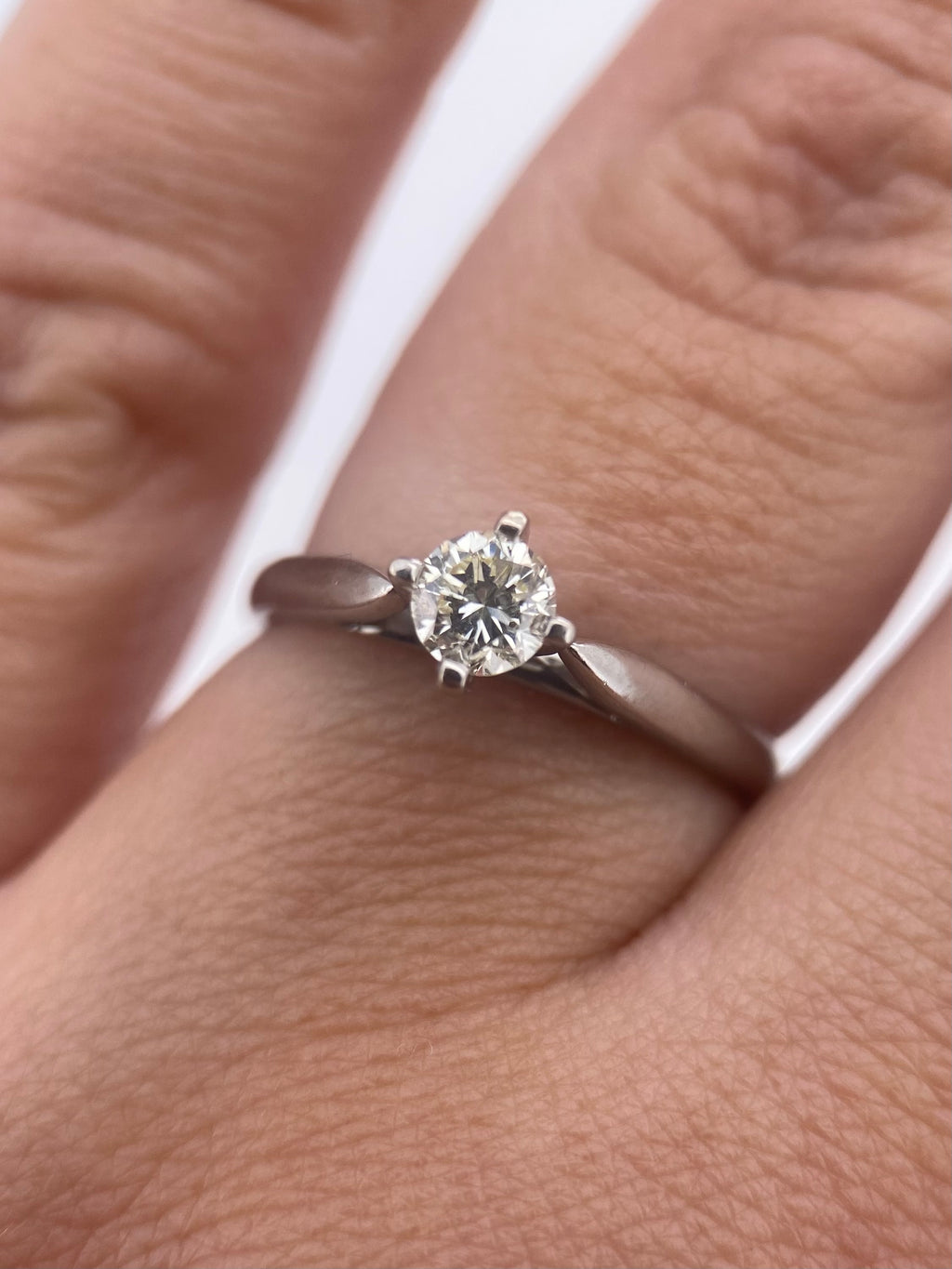 Oro Blanco 14k Redondo 0.40ct de Diamante Natural.                                                  Anillo Compromiso OF1873