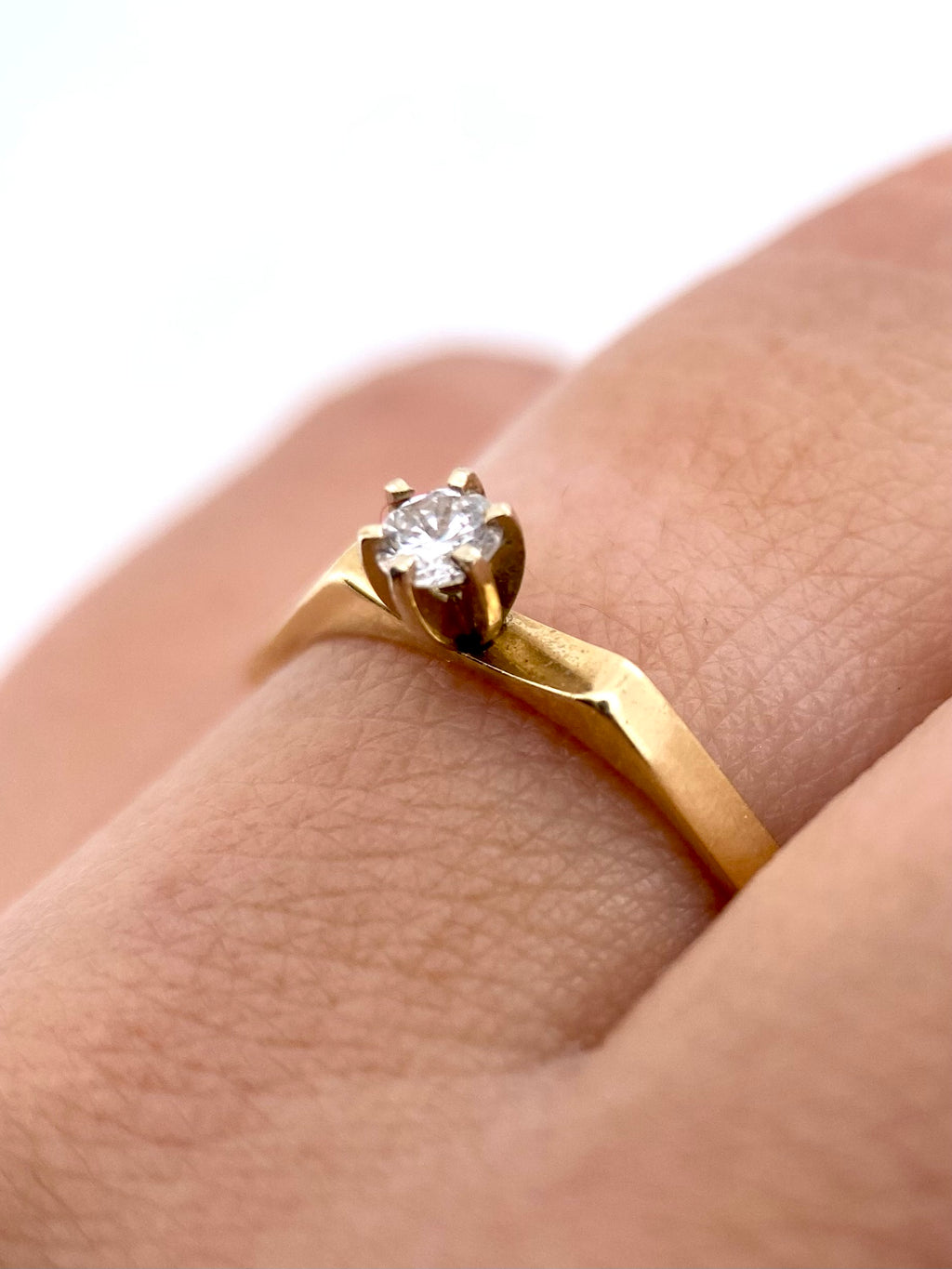 Oro Amarillo 14k Redondo 0.10ct de Diamante Natural                              Anillo Compromiso OF1454