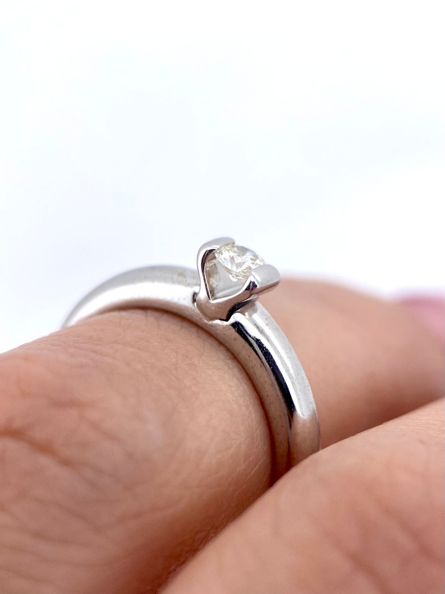 Oro Blanco 14k Redondo 0.11ct de Diamante Natural                                                  Anillo Compromiso OF1503