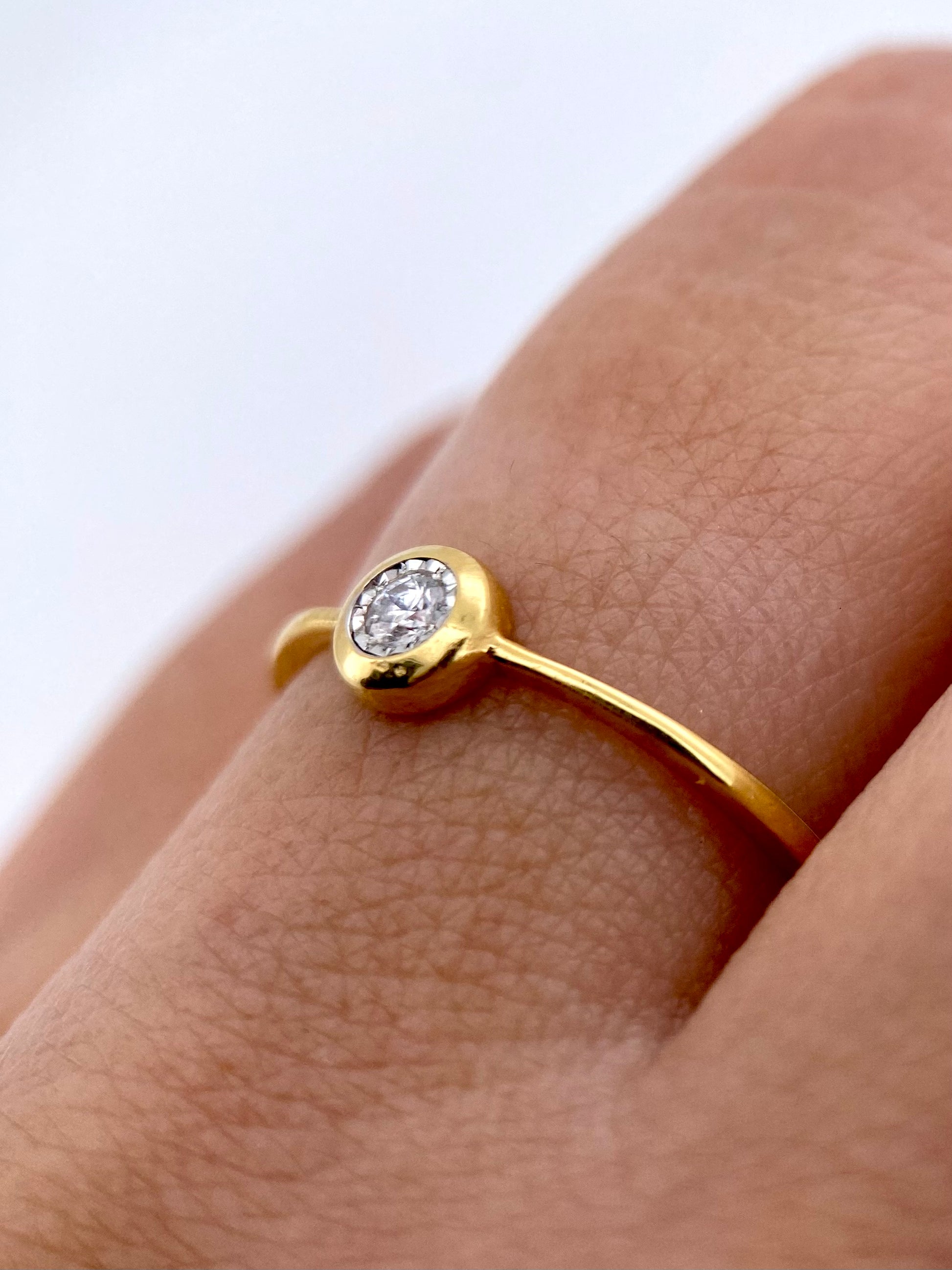 Oro Amarillo 14k Redondo 0.06ct de Diamante Natural                           Anillo Compromiso OF2053