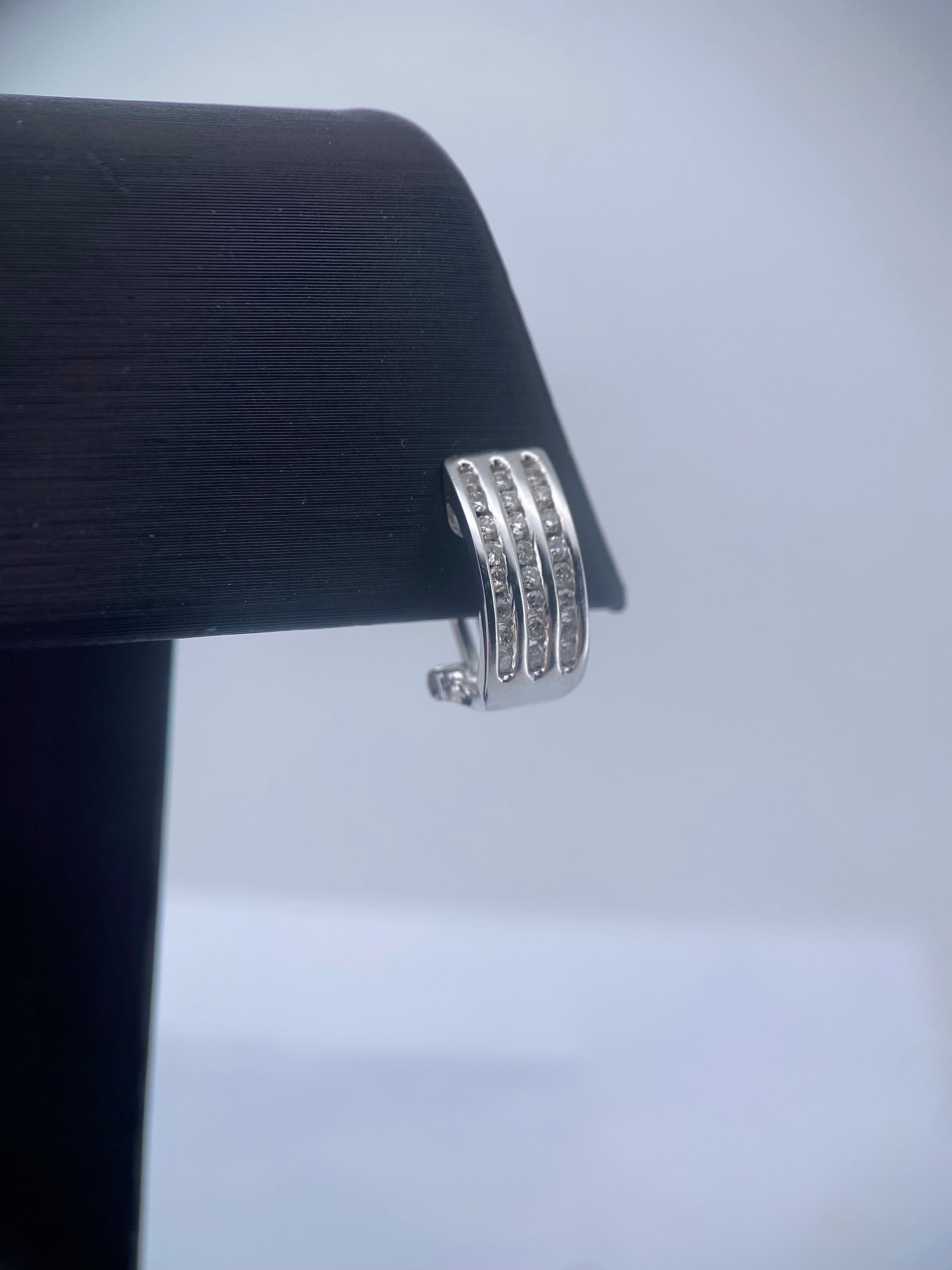 Broquel 0.48ct Oro 14k Blanco BR34