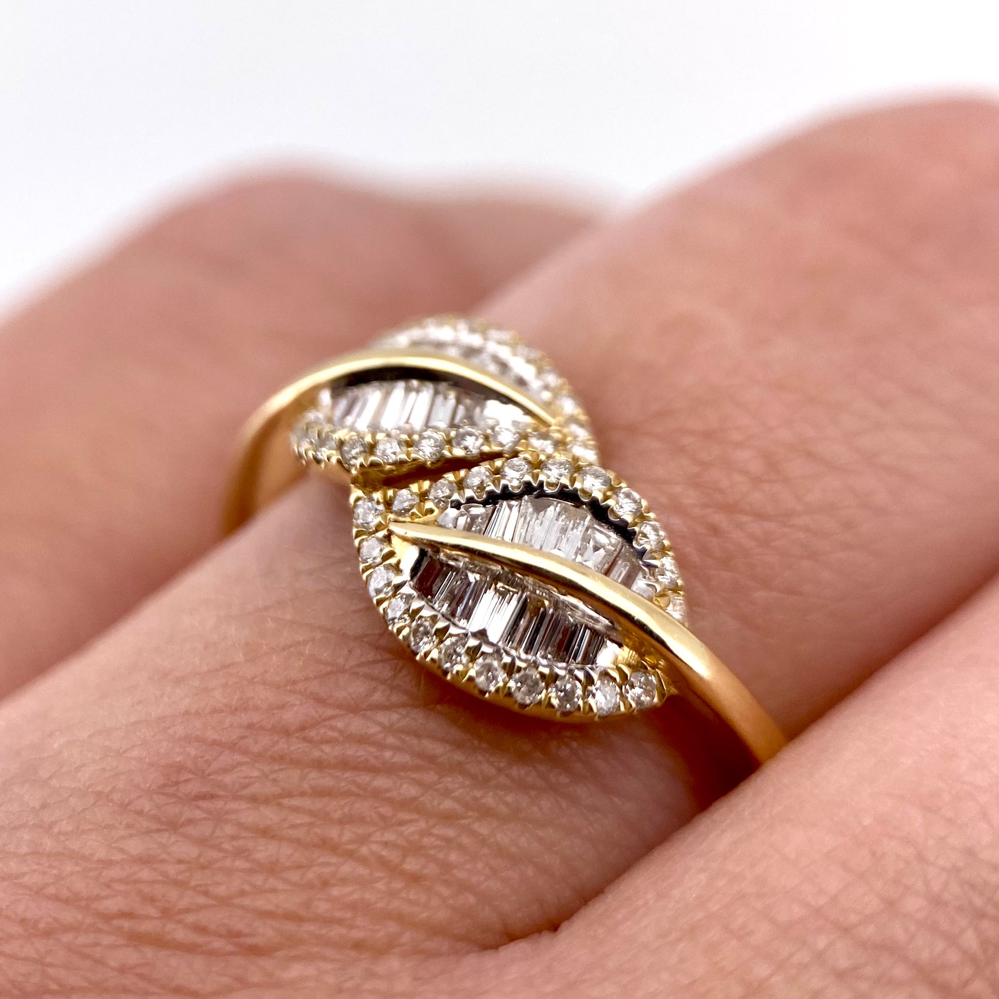 Oro Amarillo 14k Baguette 0.35ct de Diamantes Naturales                            Anillo Compromiso OF2316