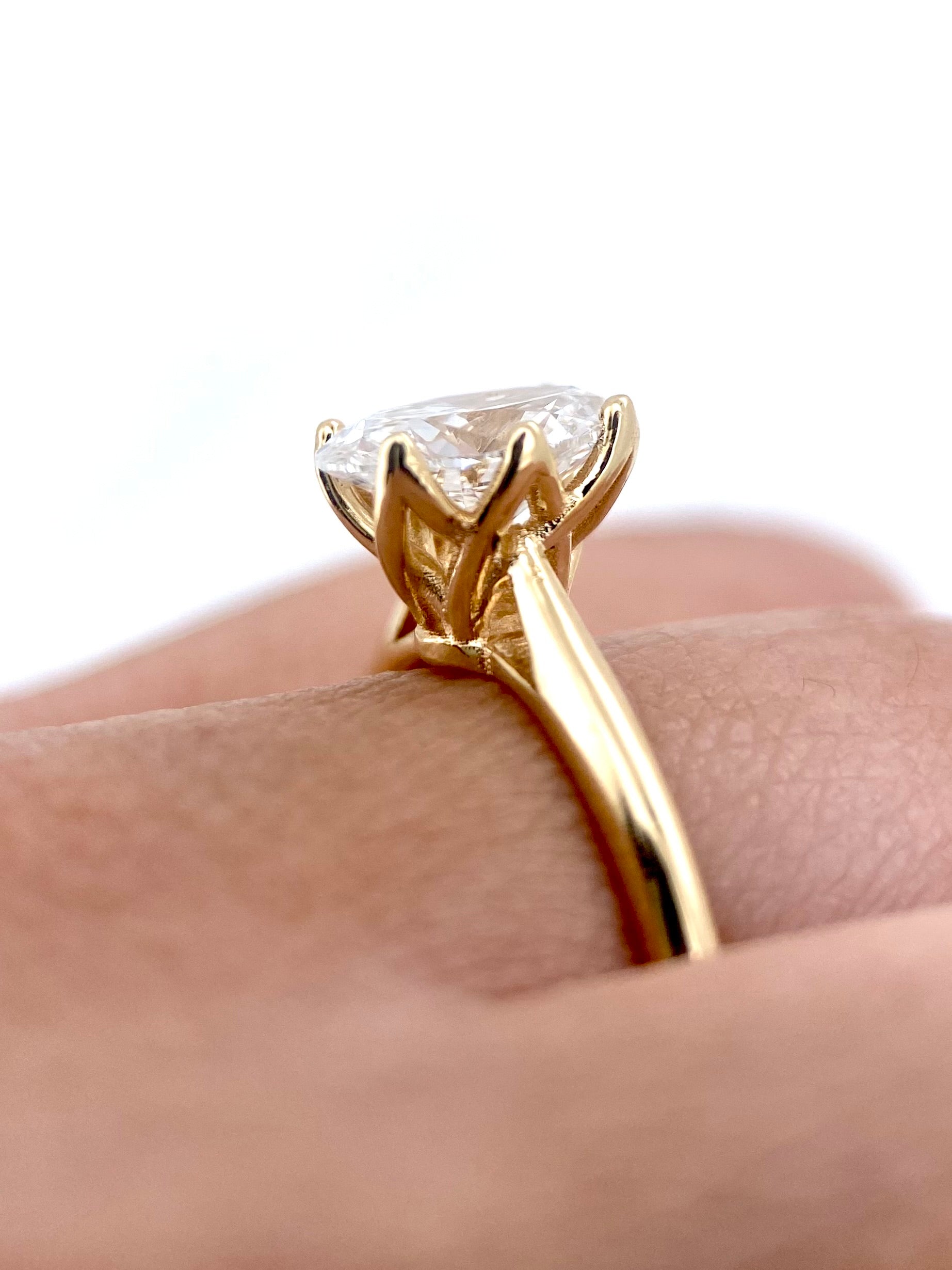 Diamante Laboratorio IGI Oval 1.00ct Oro 14k Amarillo-Anillo de Compromiso