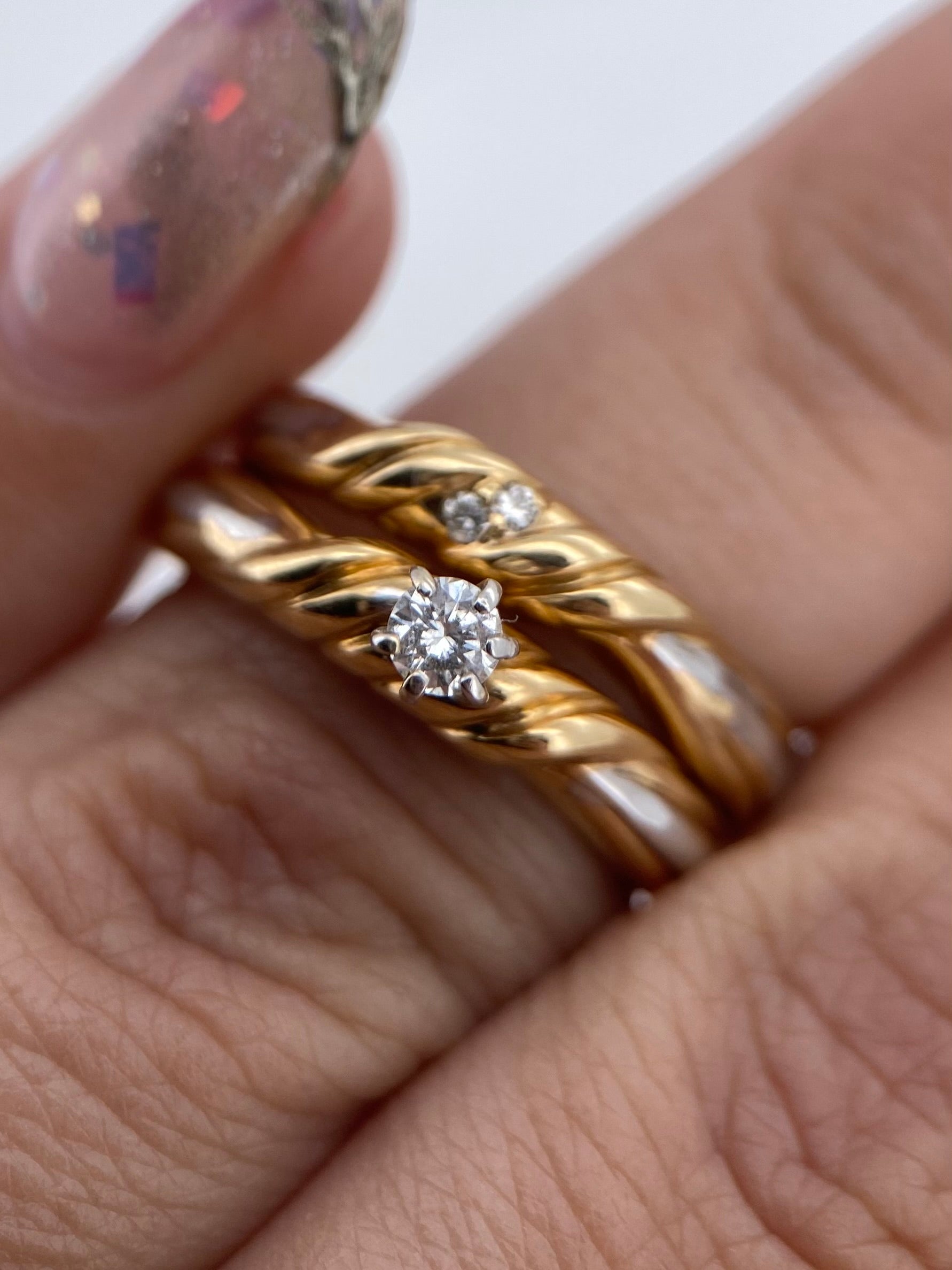 Oro Amarillo 14k Redondo con Alianza 0.13ct + 0.04ct de Diamantes Naturales                            Anillo Compromiso OF1610