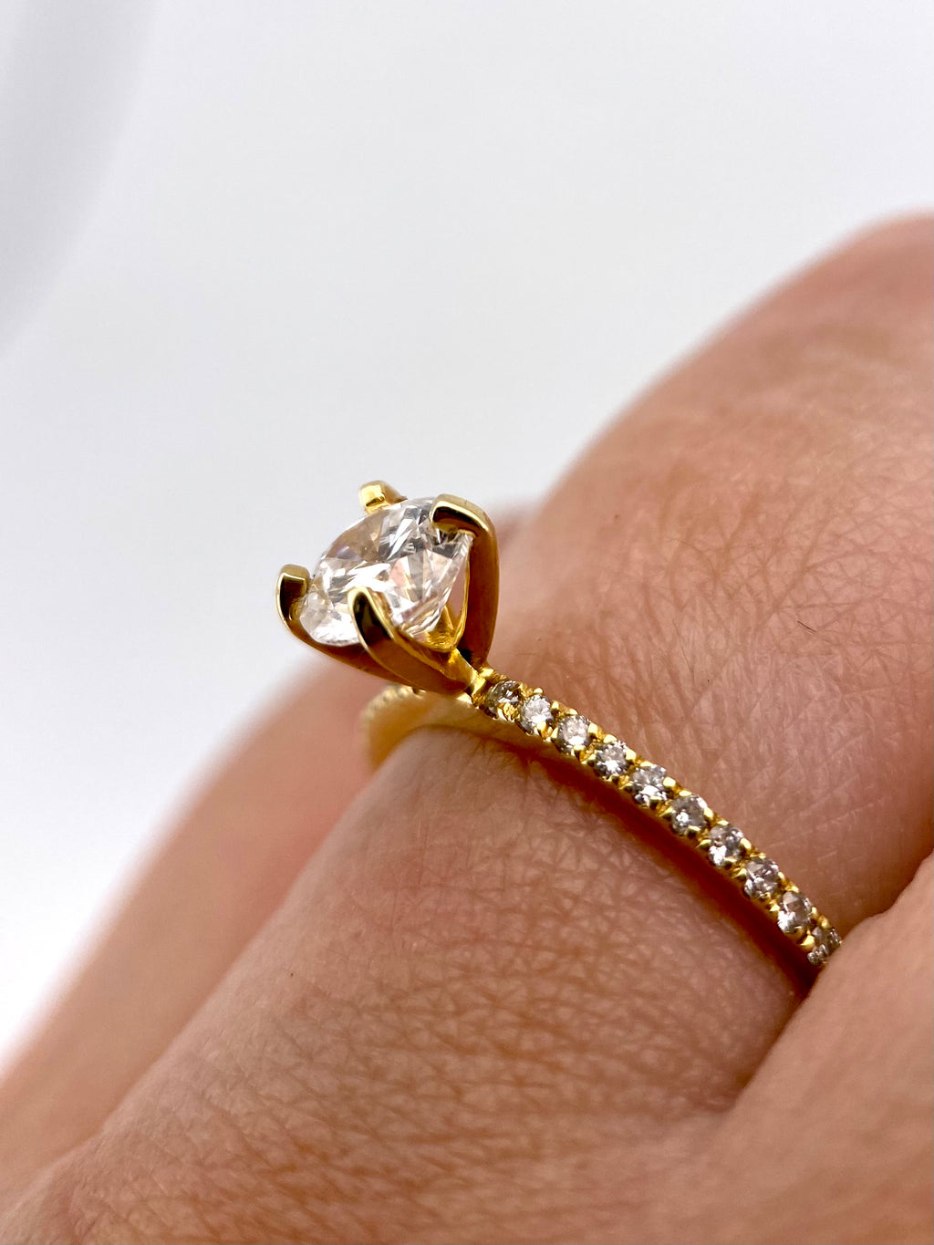 Diamante Laboratorio IGI Redondo 0.50ct+0.16ct Laterales Oro 14k Amarillo-Anillo de Compromiso