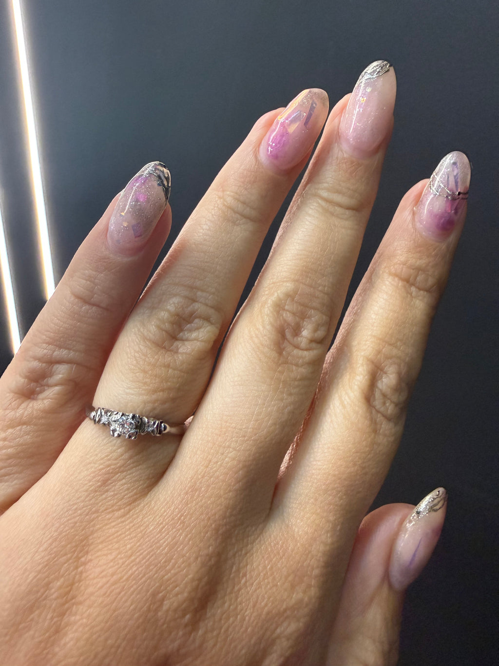 Oro Blanco 14k Redondo 0.07ct + 0.02ct de Diamante Natural.                                                  Anillo Compromiso OF1757