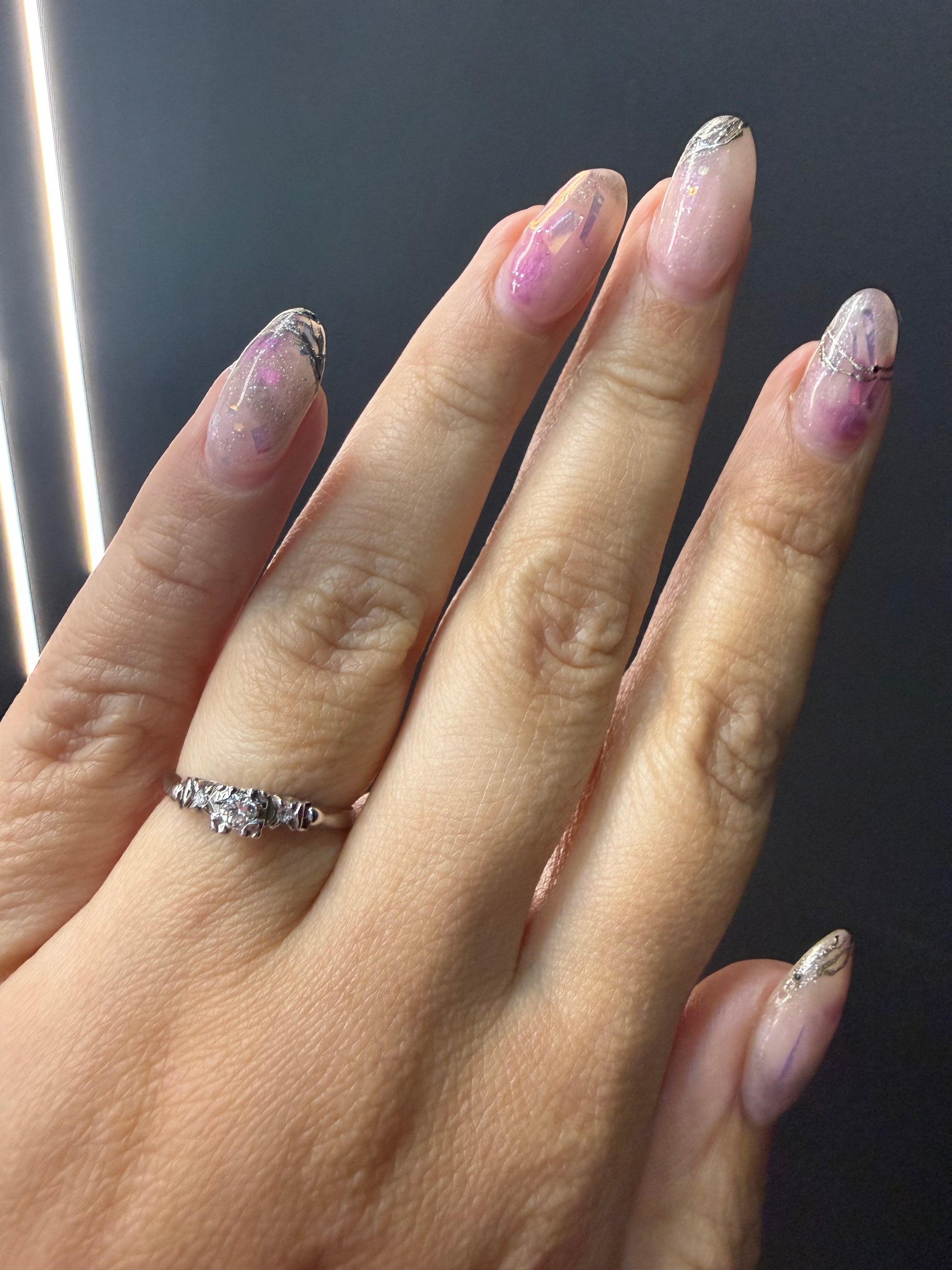 Oro Blanco 14k Redondo 0.07ct + 0.02ct de Diamante Natural.                                                  Anillo Compromiso OF1757