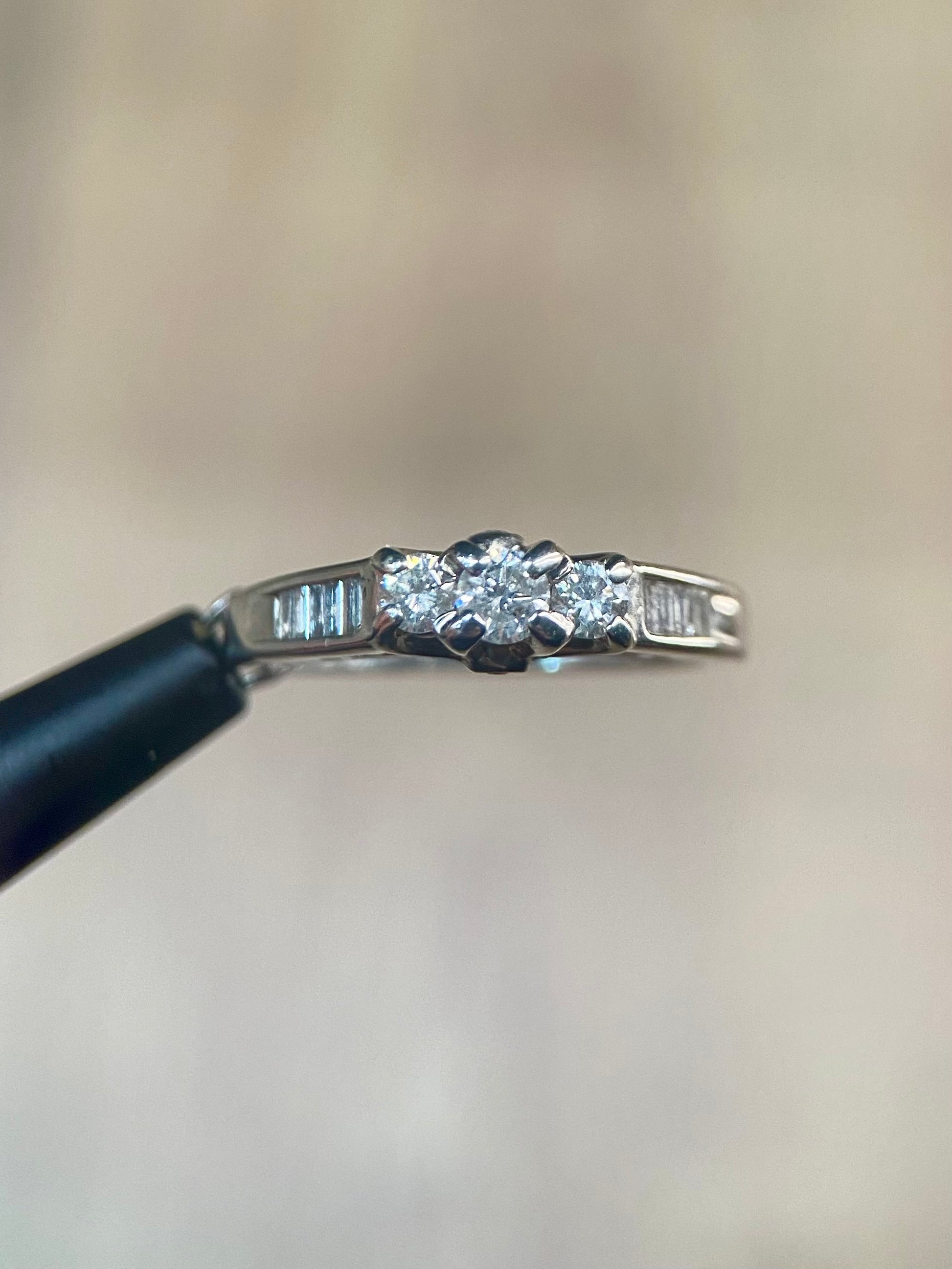 Oro Blanco 14k Redondo 0.46ct de Diamante Natural.                                                  Anillo Compromiso OF1839