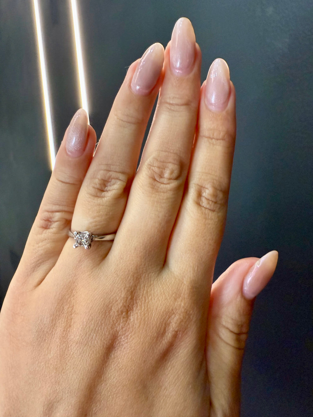 Oro Blanco 14k Princess 0.57ct de Diamantes Naturales                            Anillo Compromiso OF1716