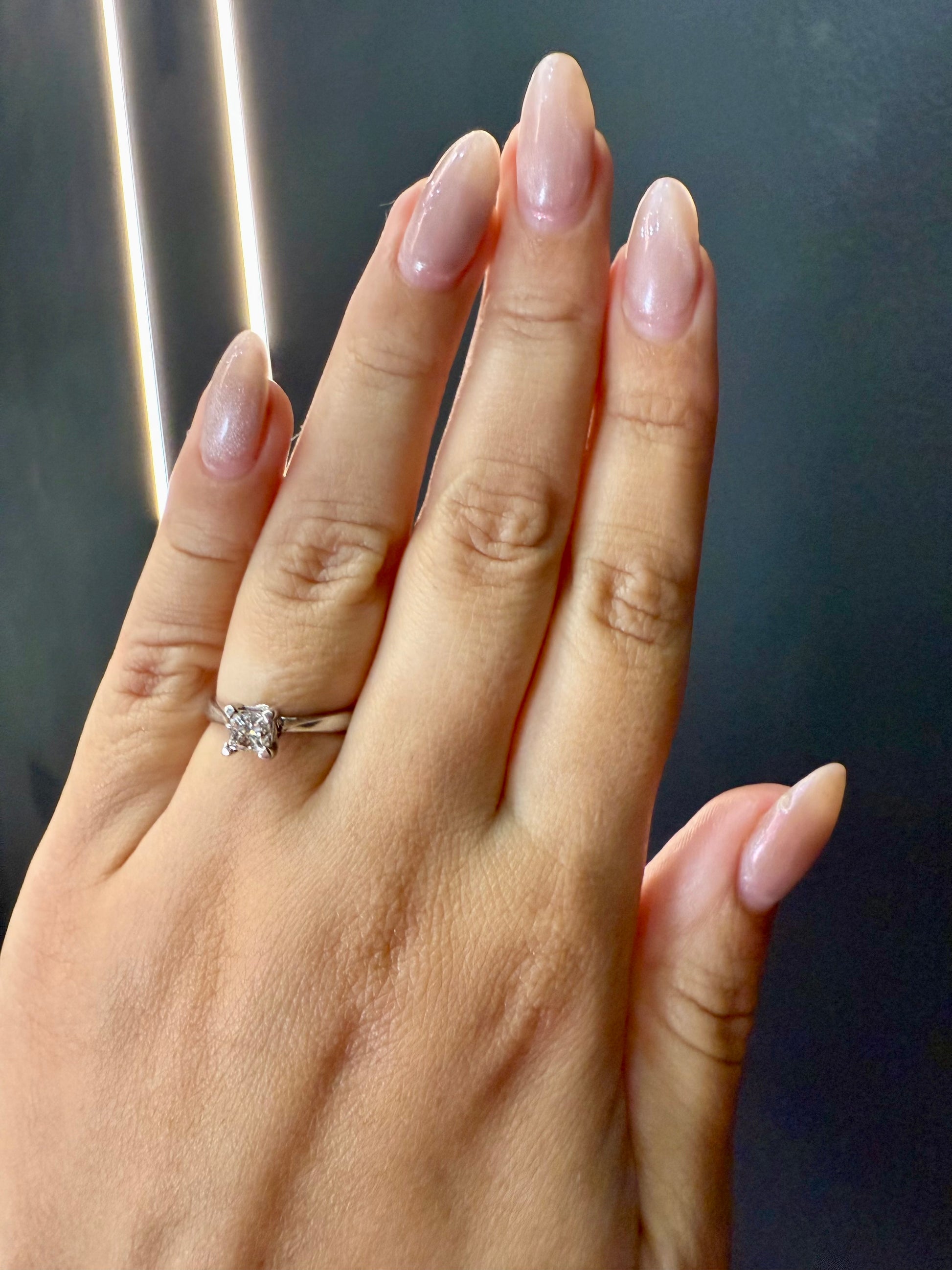 Oro Blanco 14k Princess 0.57ct de Diamantes Naturales                            Anillo Compromiso OF1716