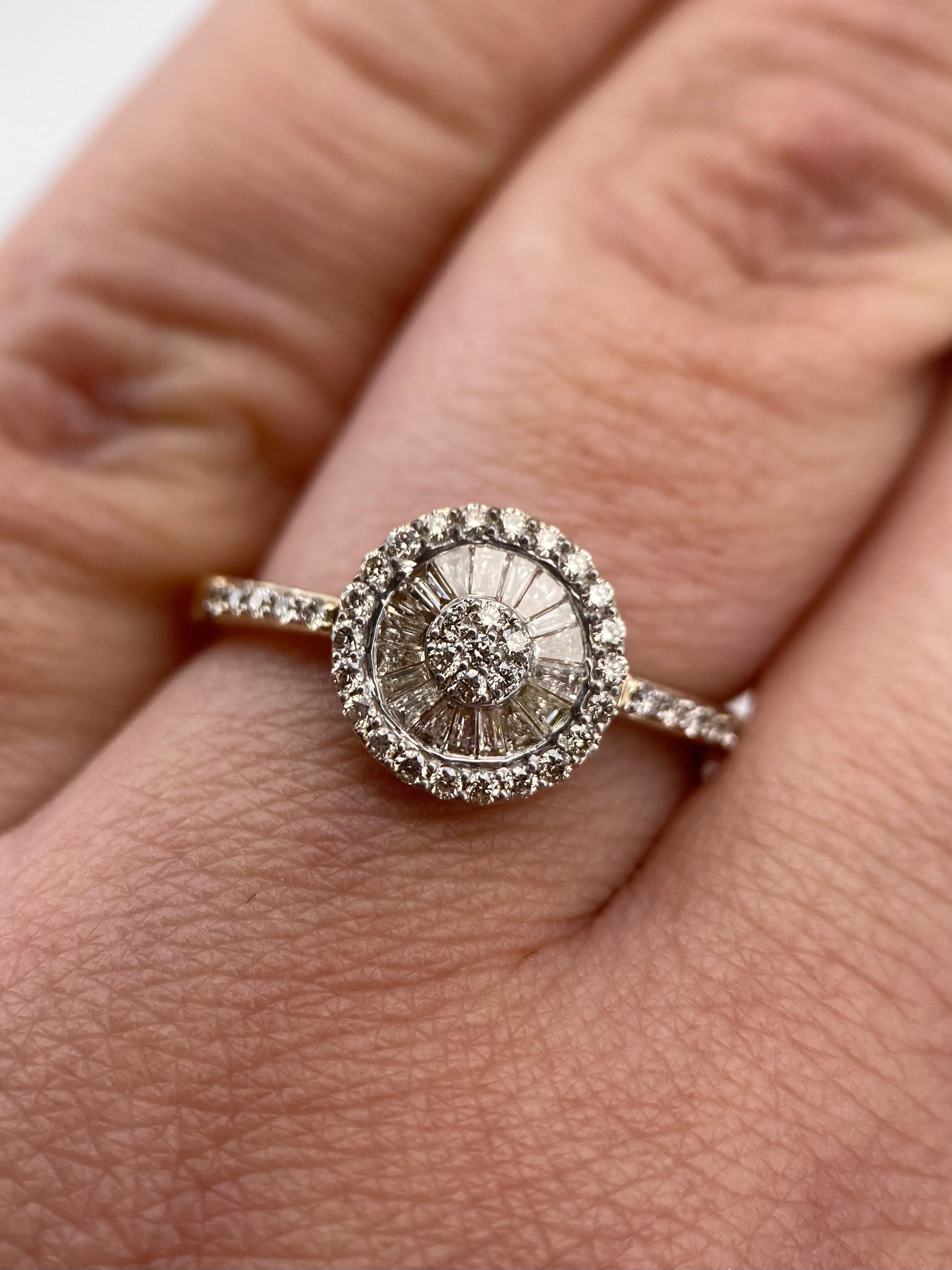 Oro Amarillo 14k Redondo 0.45ct de Diamantes Naturales                            Anillo Compromiso OF2315
