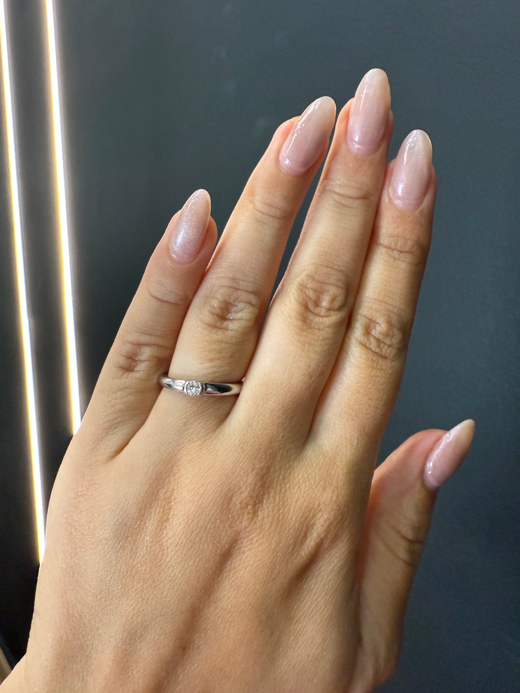 Oro Blanco 14k Redondo 0.14ct de Diamante Natural Biselado.                                                Anillo Compromiso OF1729