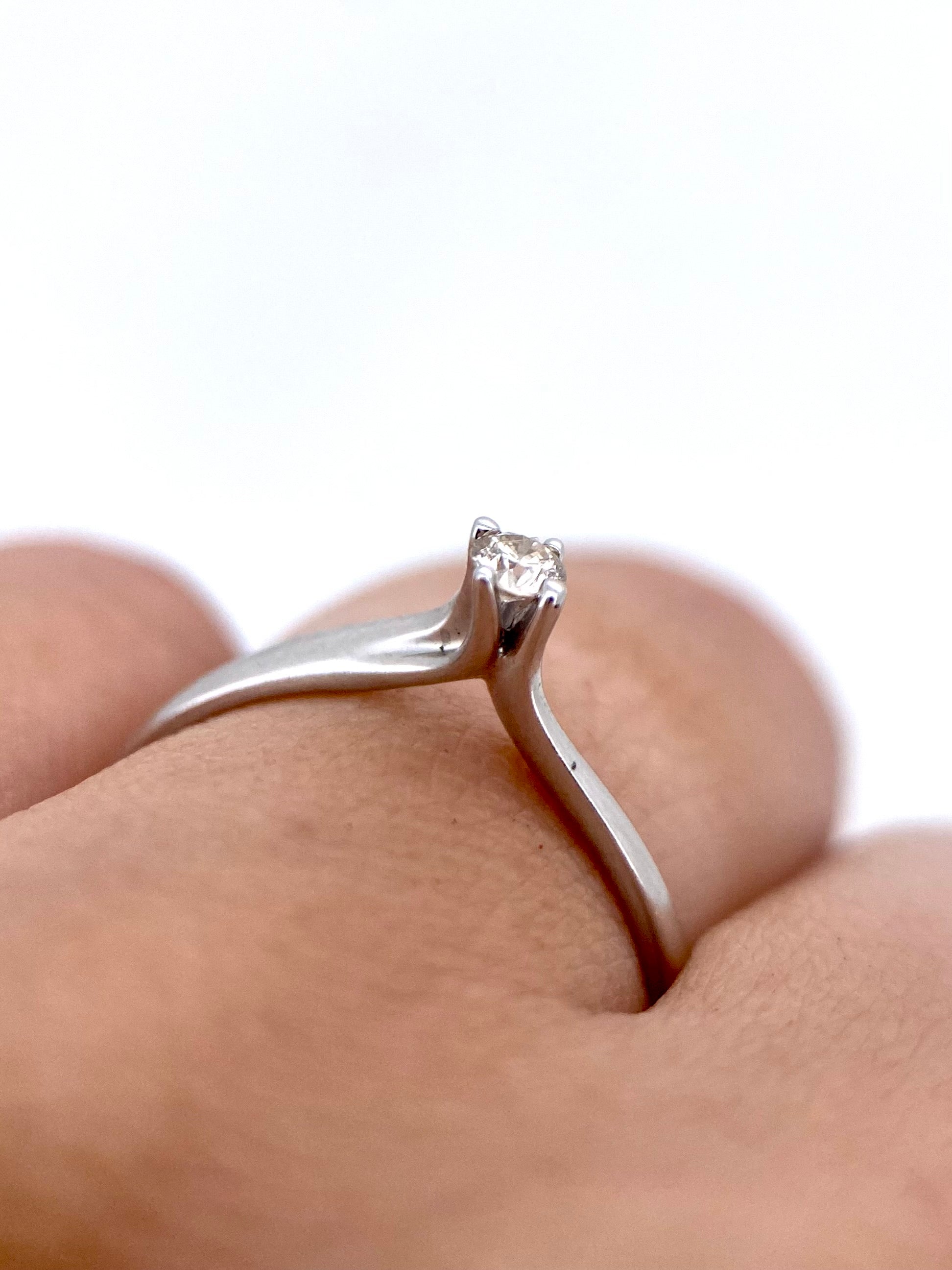 Oro Blanco 14k Redondo 0.10ct de Diamante Natural                                                  Anillo Compromiso OF1953