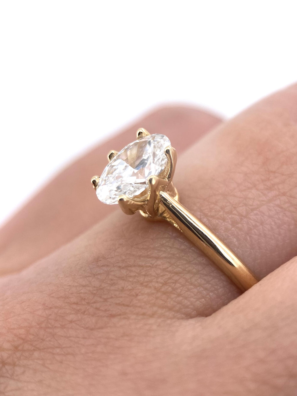 Diamante Laboratorio IGI Oval 1.00ct Oro 14k Amarillo-Anillo de Compromiso