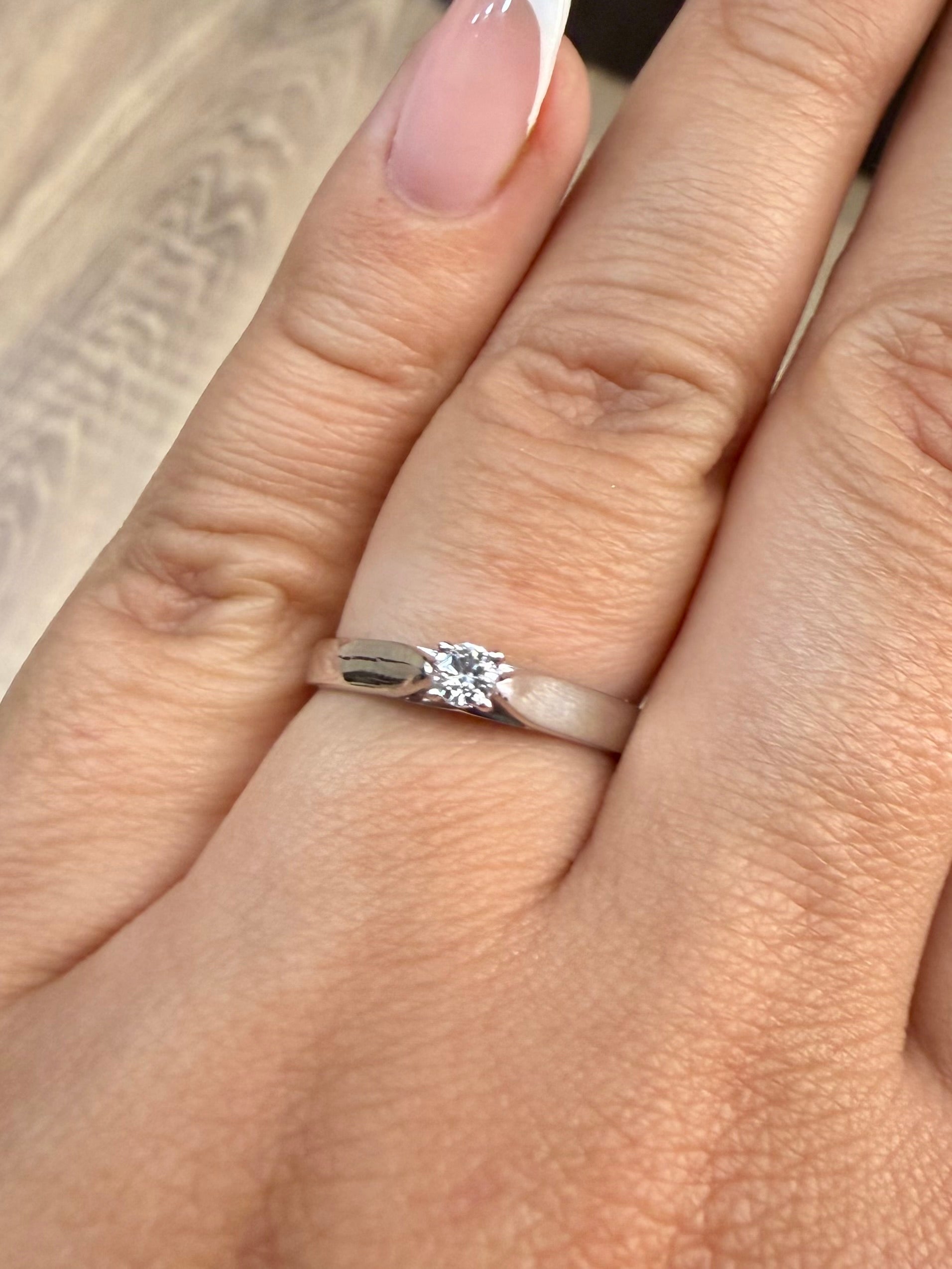 Oro Blanco 14k Redondo 0.09ct de Diamante Natural                                                  Anillo Compromiso OF2334