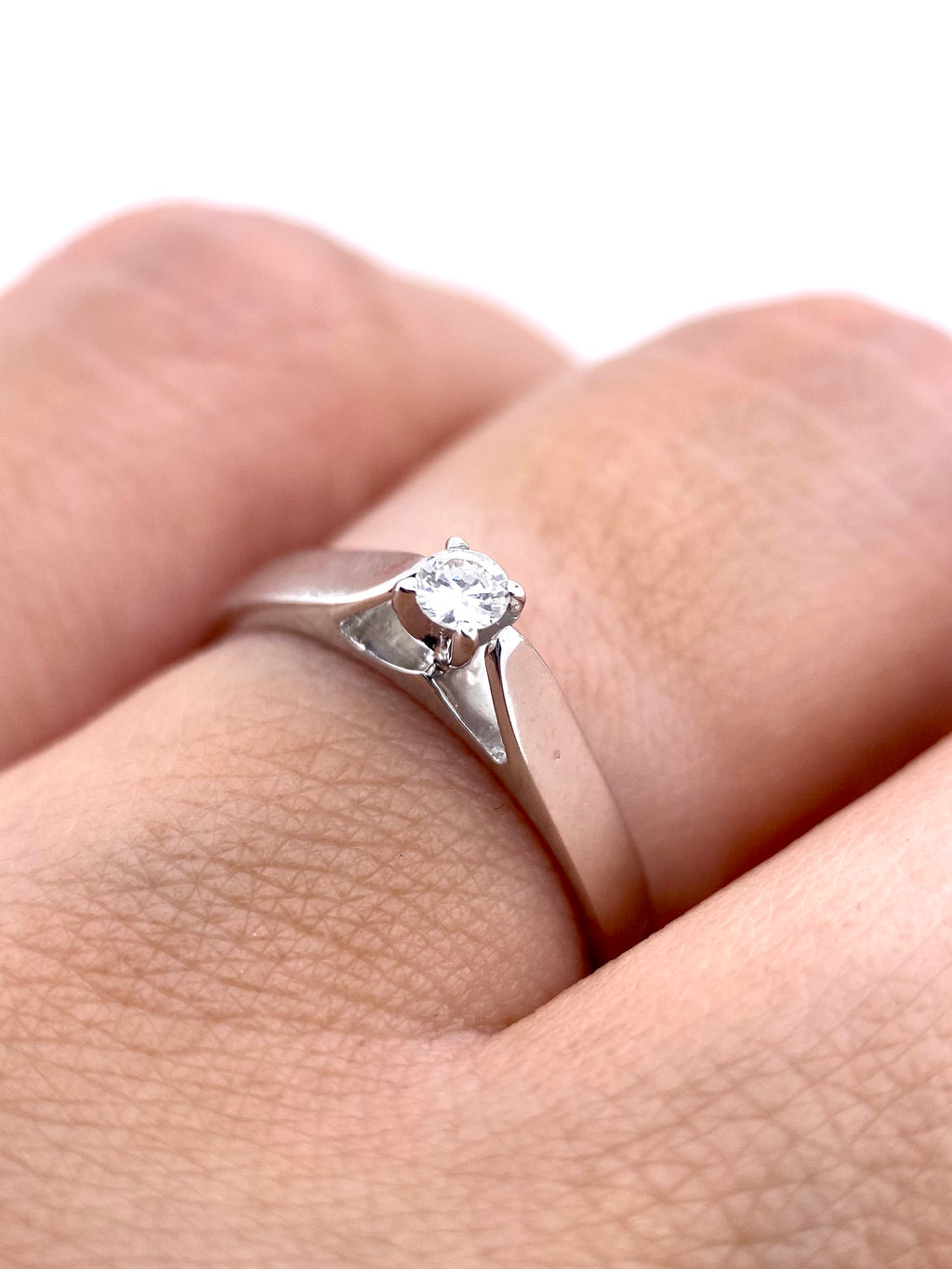 Oro Blanco 14k Redondo 0.09ct de Diamante Natural                                                  Anillo Compromiso OF2334