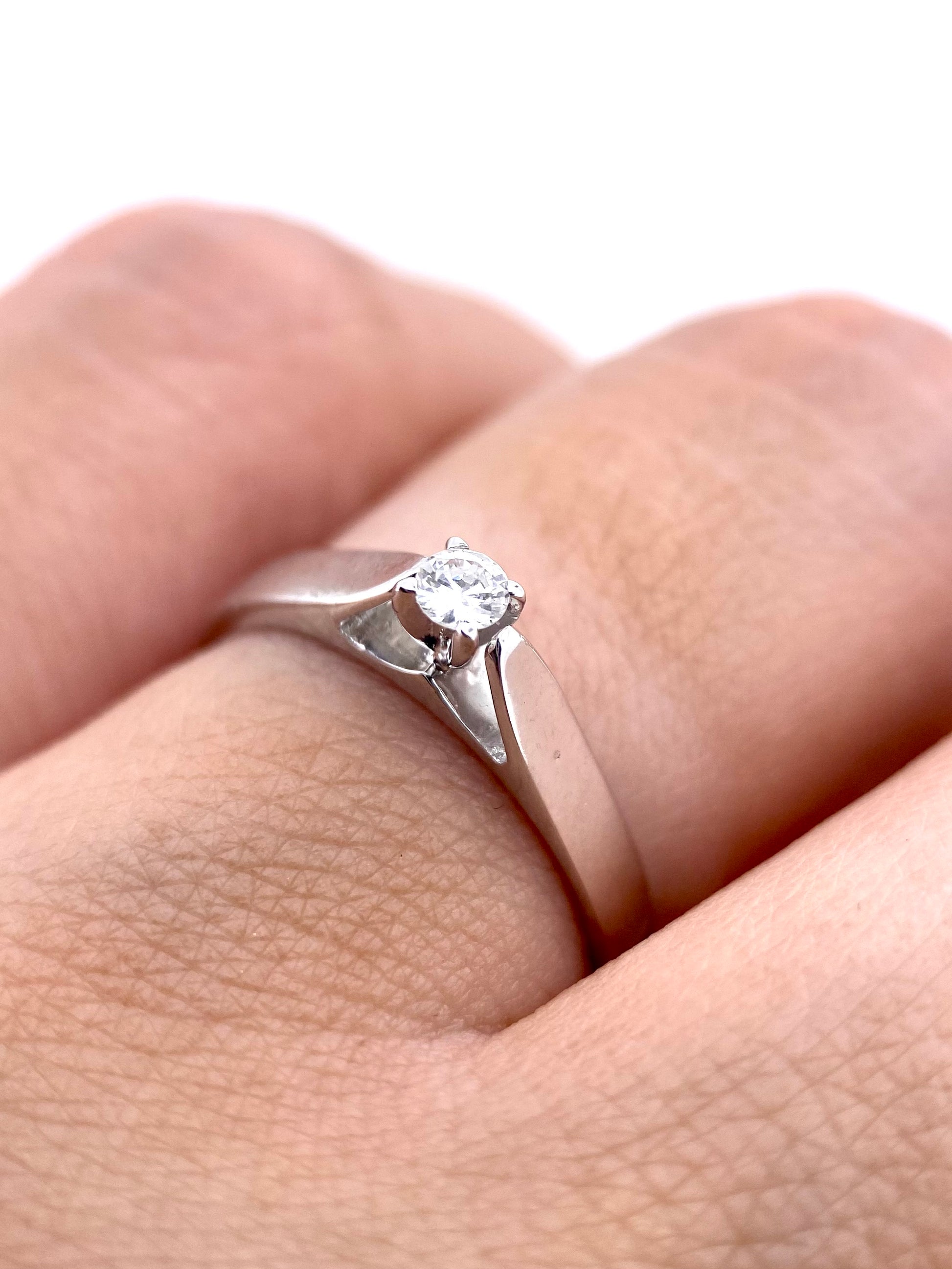 Oro Blanco 14k Redondo 0.09ct de Diamante Natural                                                  Anillo Compromiso OF2334