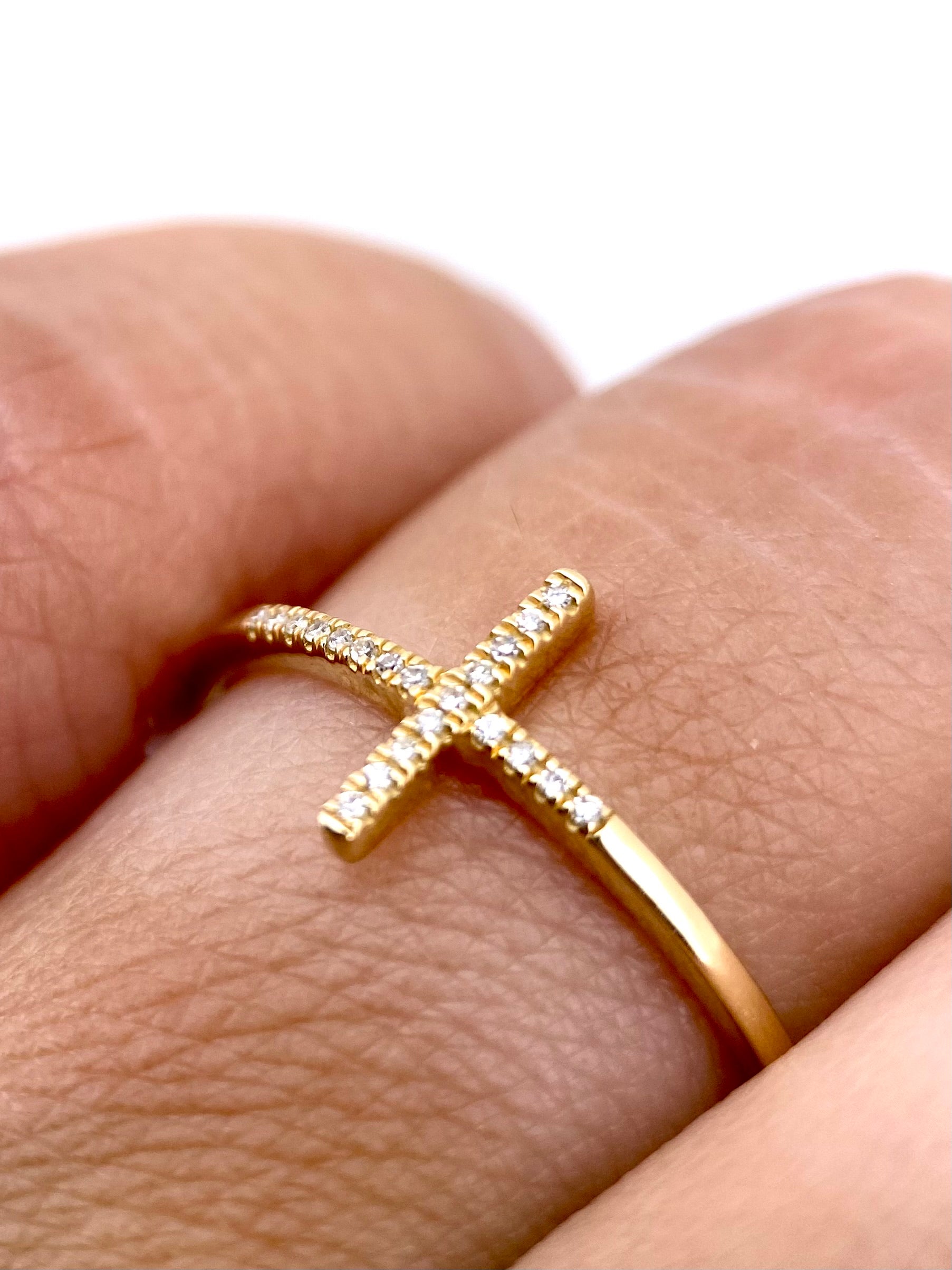 Churumbela Cruz 0.12ct Oro 14k Amarillo.            OF2352