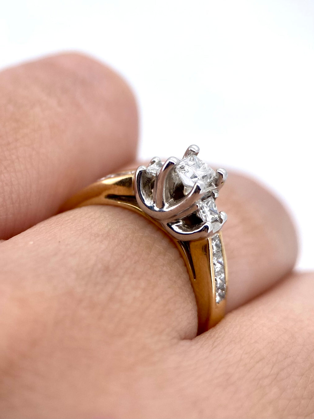 Oro Blanco 14k Princes 0.20ct + 0.35ct de Diamante Natural.                                                  Anillo Compromiso OF1713