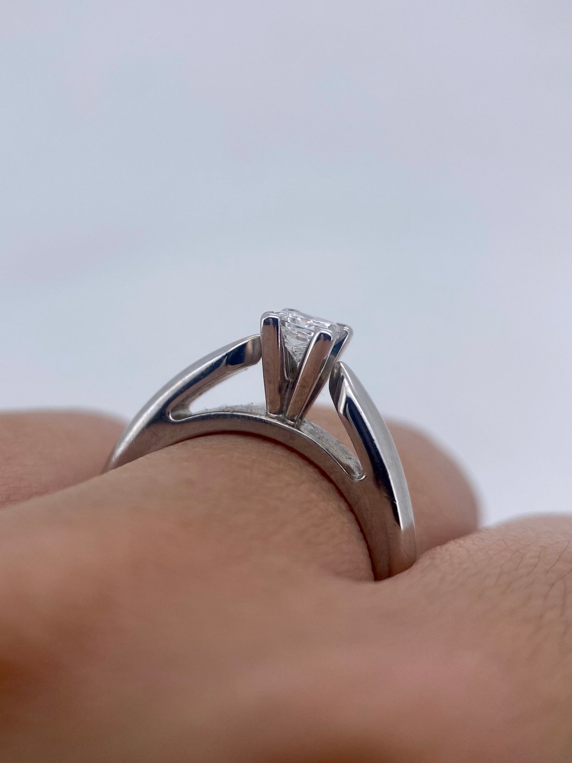 Oro Blanco 14k Princess 0.58ct de Diamantes Naturales                            Anillo Compromiso OF1865