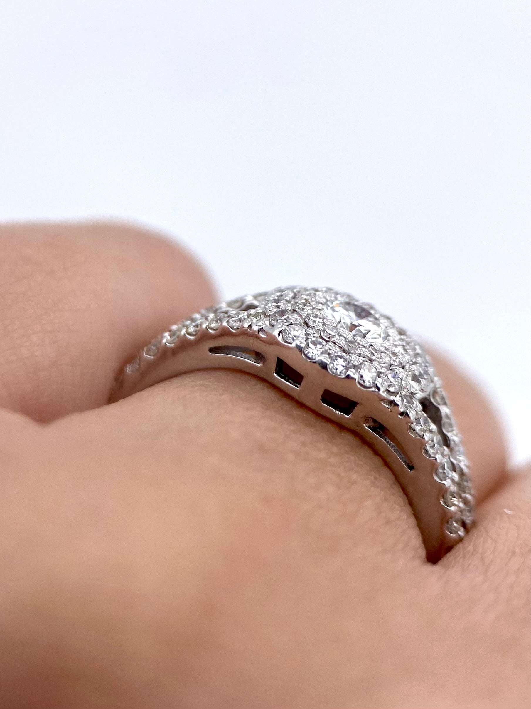 Oro Blanco 14k Redondo 0.28ct + 0.45ct Laterales con laterales de Diamantes Naturales                            Anillo Compromiso OF1899