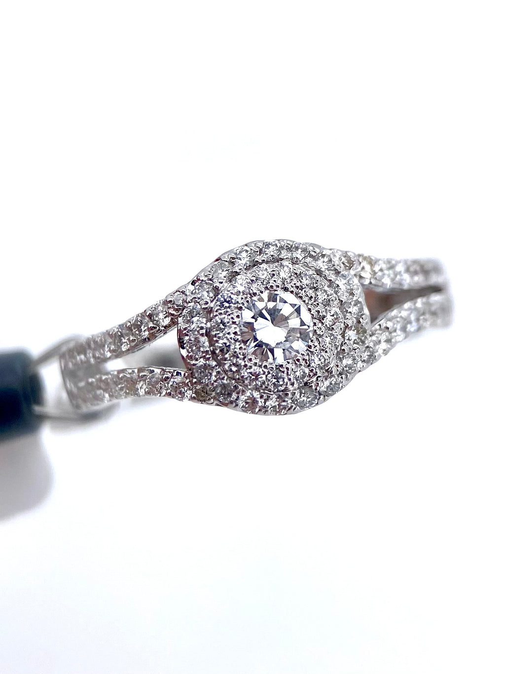 Oro Blanco 14k Redondo 0.28ct + 0.45ct Laterales con laterales de Diamantes Naturales                            Anillo Compromiso OF1899