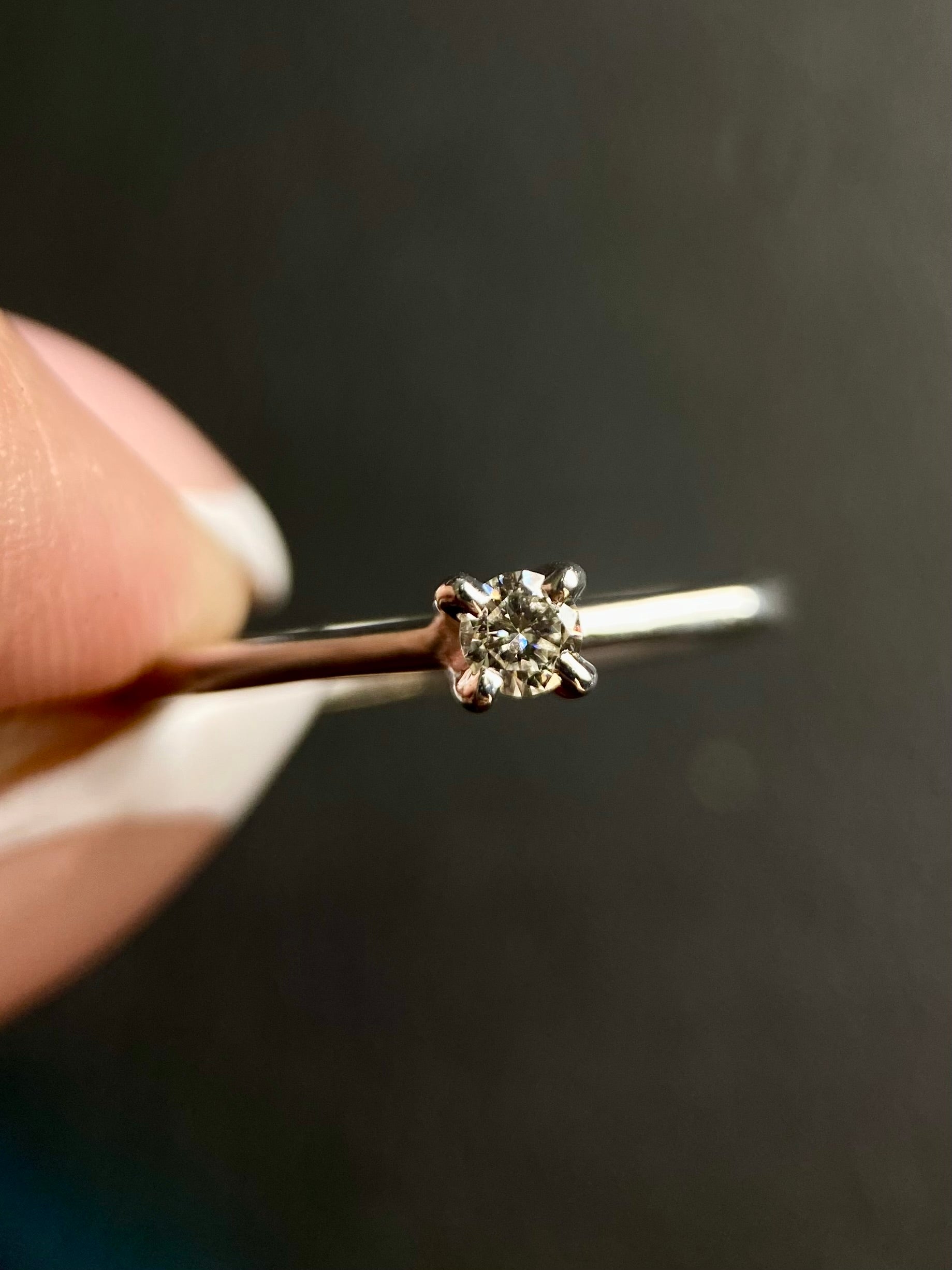 Oro Blanco 14k Redondo 0.10ct de Diamante Natural                                                  Anillo Compromiso OF2335