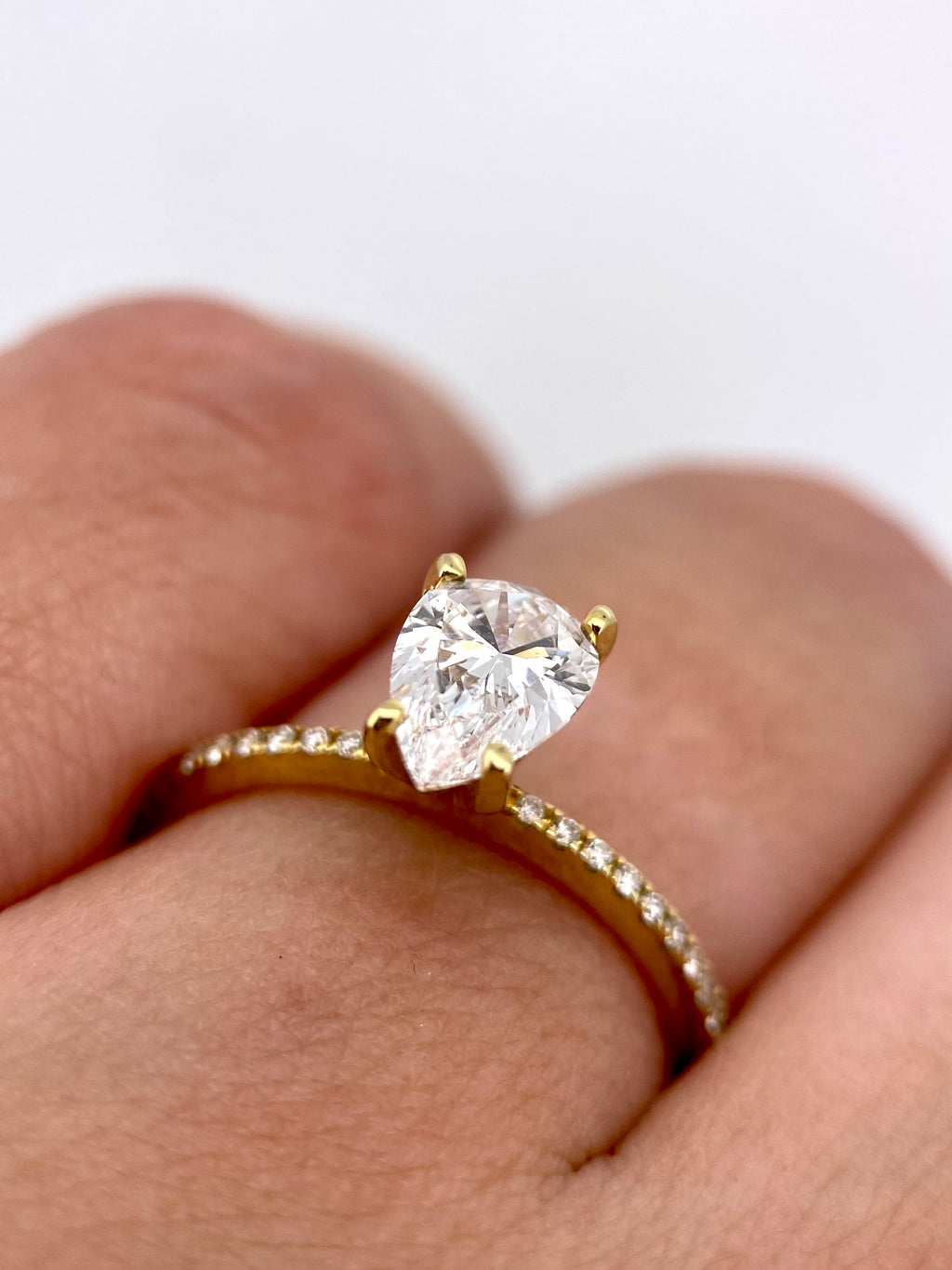 Diamante Laboratorio IGI Pera 1.01ct+0.16ct Oro Amarillo-Anillo de Compromiso