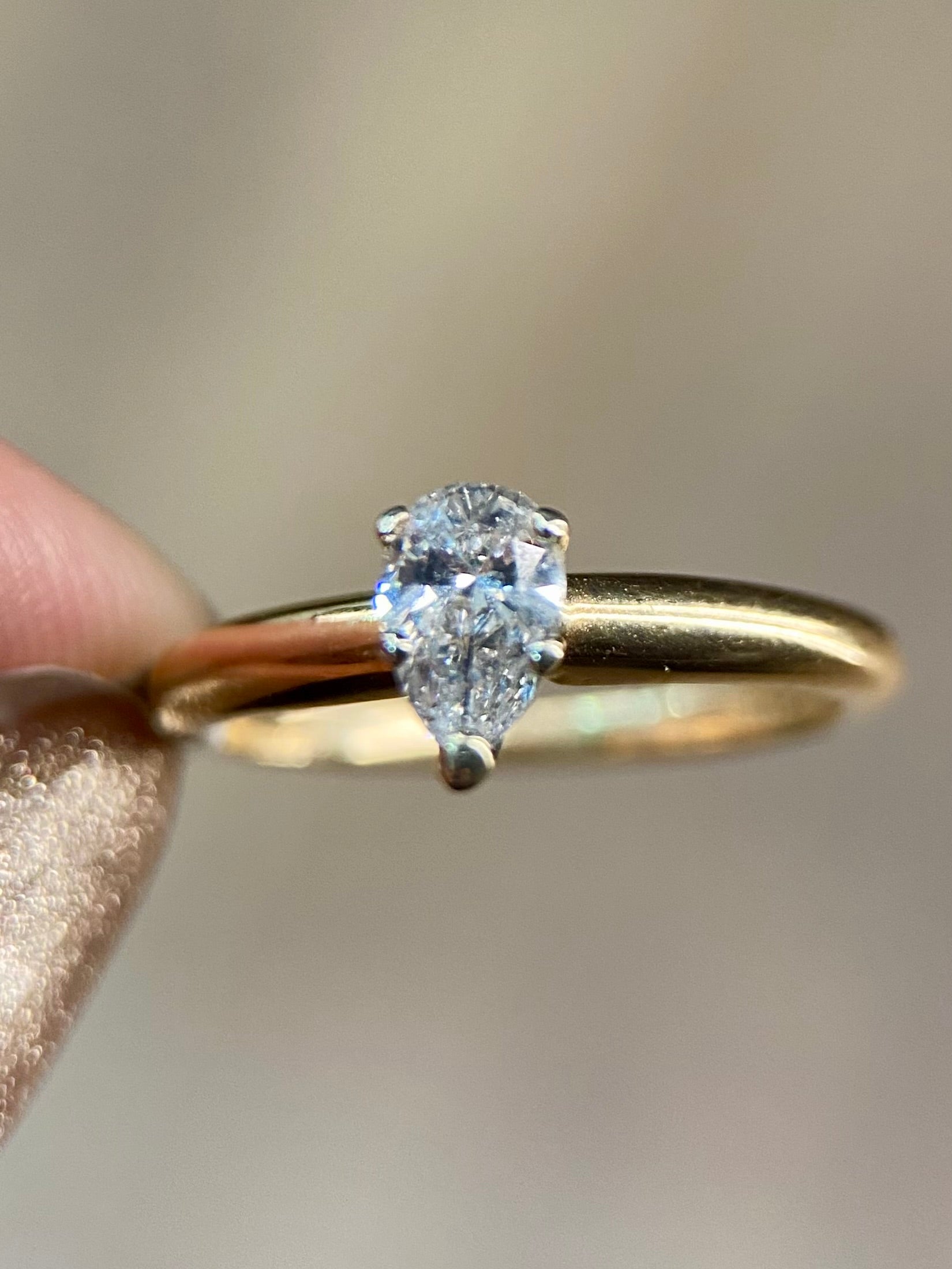 Oro Amarillo 14k Pera 0.45ct de Diamante Natural                              Anillo Compromiso OF1835