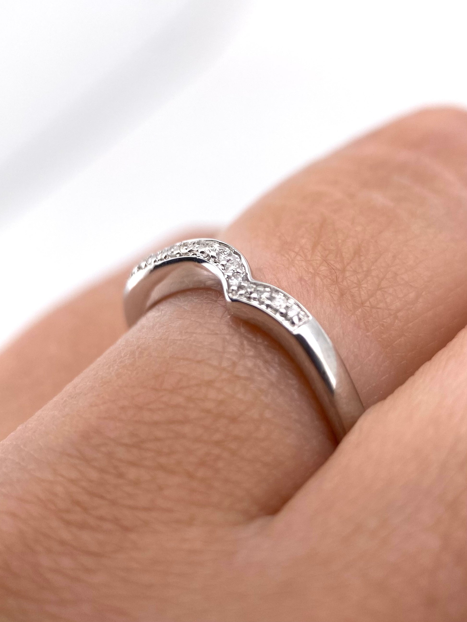 Churumbela Redonda 0.10ct Oro 14k Blanca.            OF2323