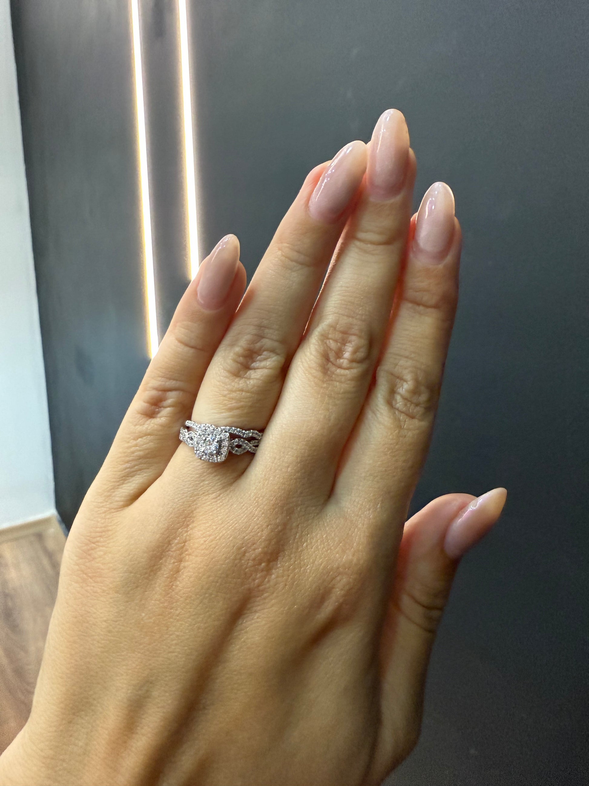 Oro Blanco 14k Princess con Alianza 0.58ct de Diamantes Naturales                            Anillo Compromiso OF2089