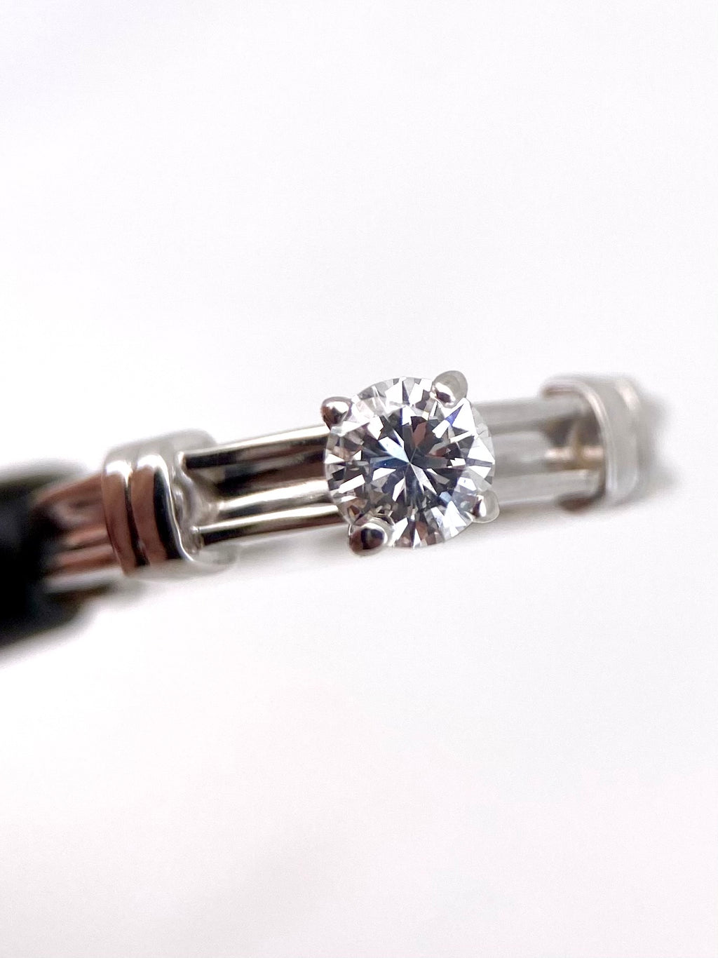 Oro Blanco 14k Redondo 0.37ct de Diamante Natural                                                  Anillo Compromiso OF2302