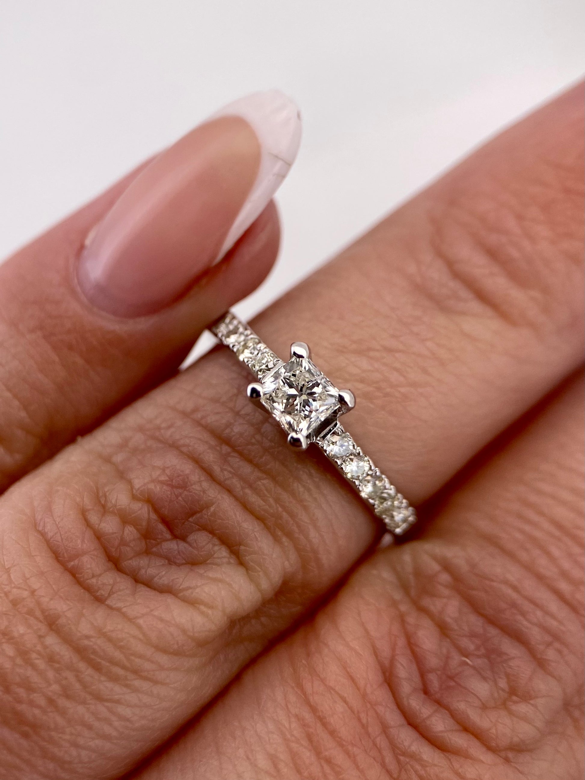 Oro Blanco 14k Princes 0.35ct de Diamante Natural GIA                                        Anillo Compromiso OF2304