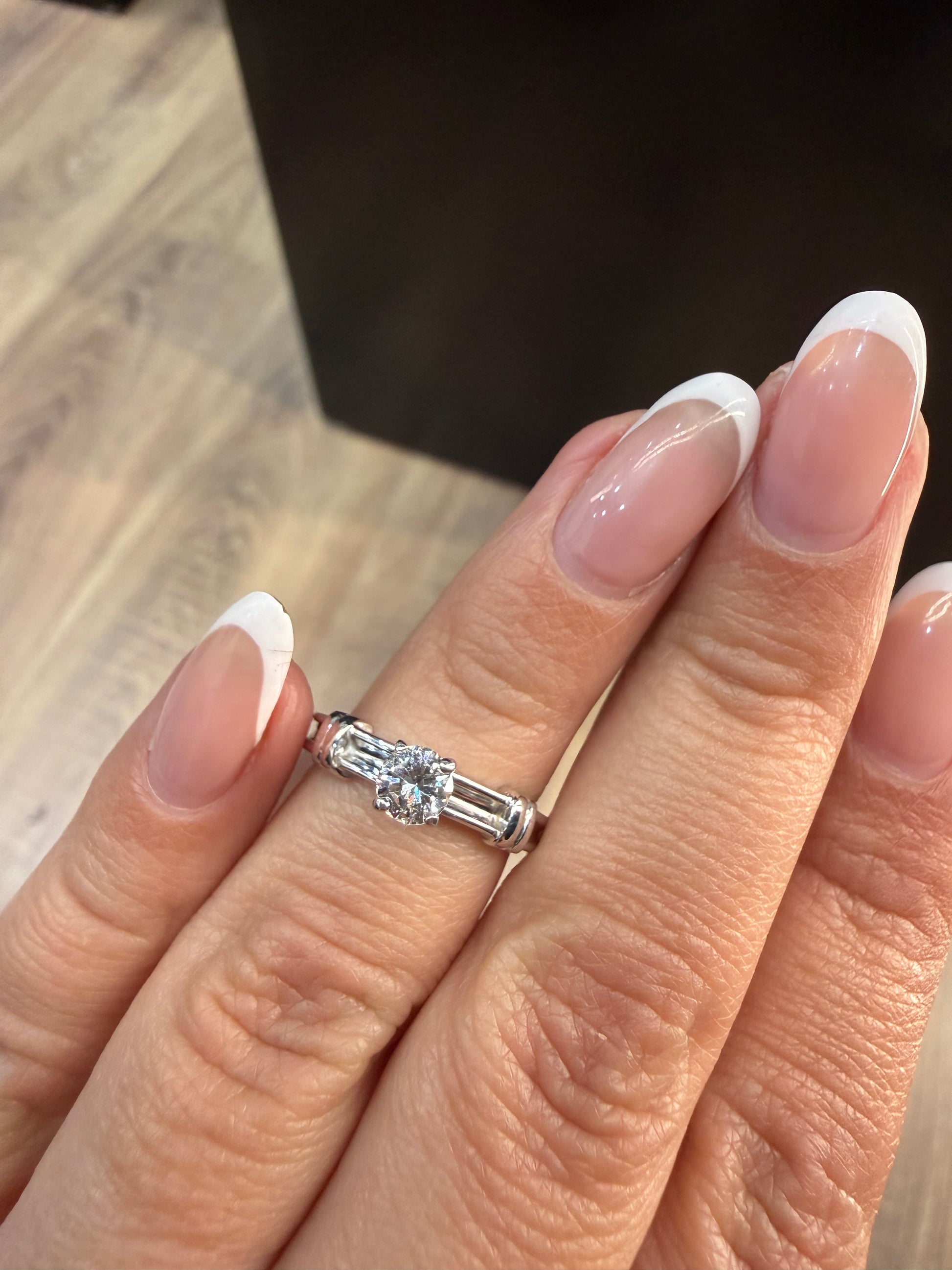 Oro Blanco 14k Redondo 0.37ct de Diamante Natural                                                  Anillo Compromiso OF2302