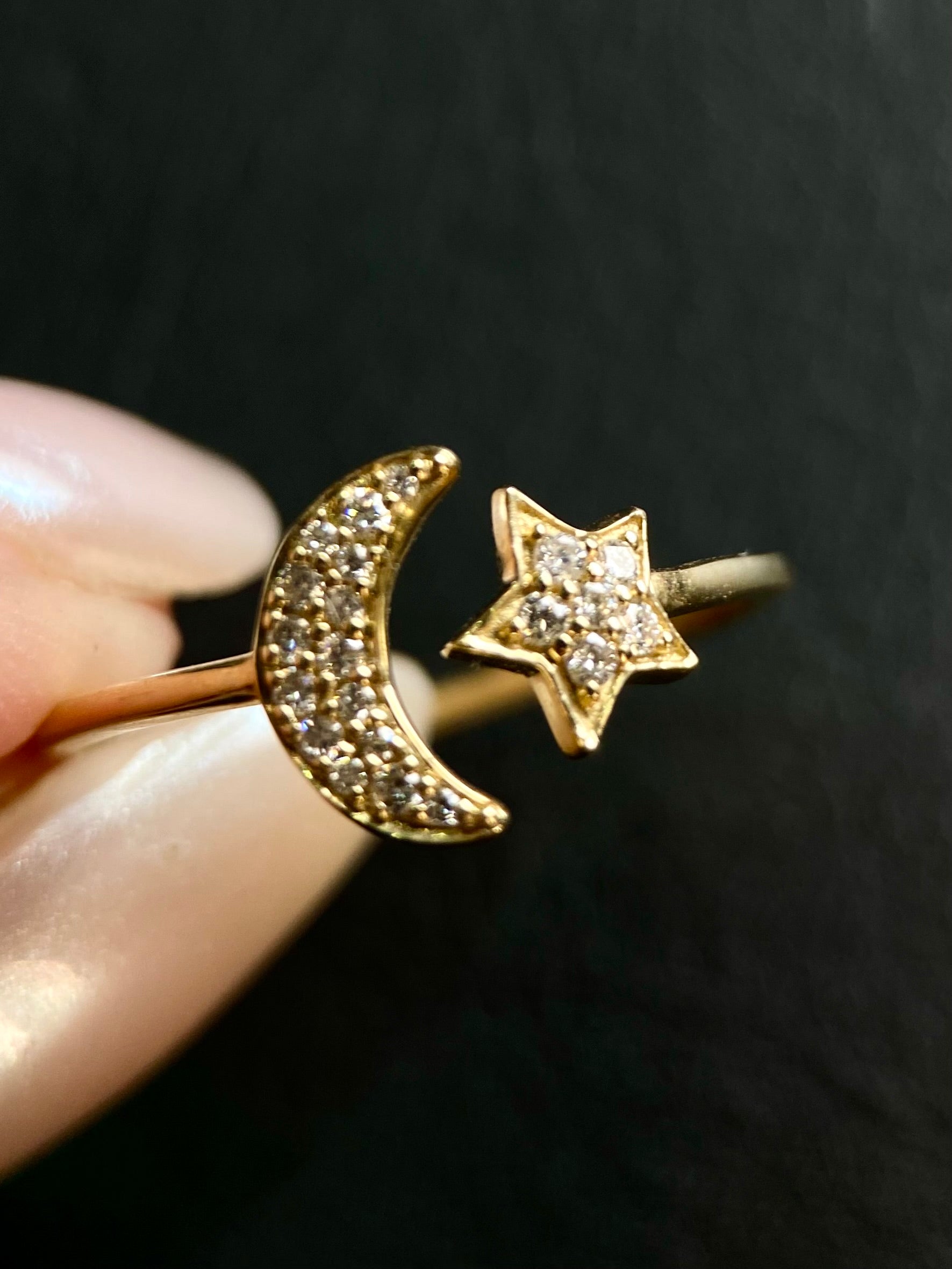 Churumbela Luna y Estrella 0.15ct Oro 14k Amarillo.            OF2350