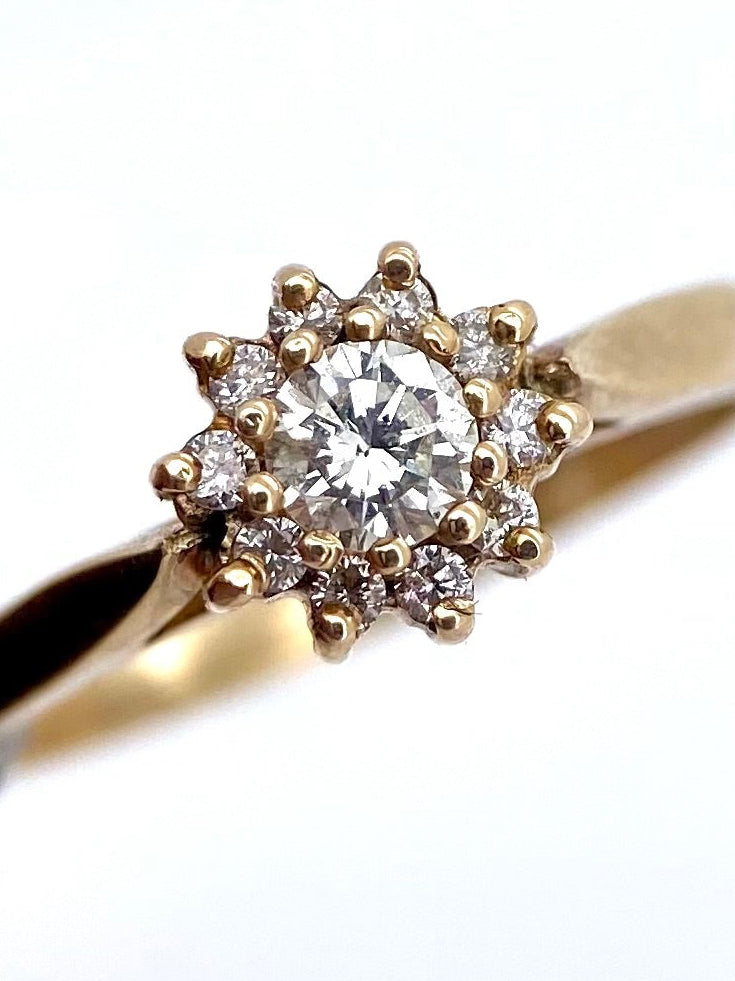 Oro Amarillo 14k Redondo 0.20ct Central + 0.12 Laterales                                   Anillo Compromiso OF1525